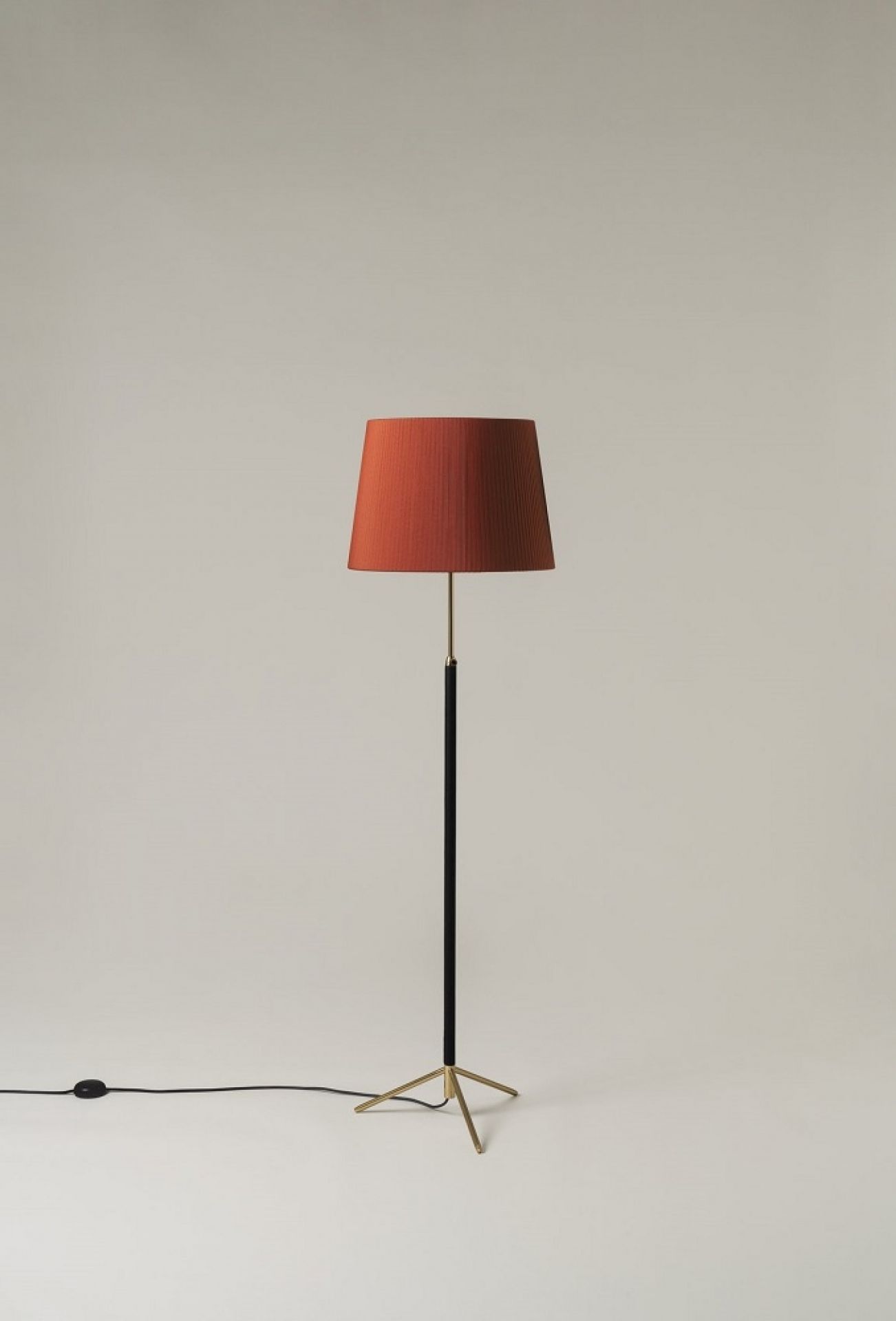 Pie de Salon Floor lamp Santa & Cole