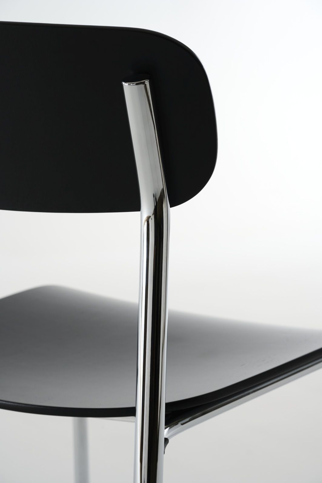 S 243 / S243 Tubular steel chair Thonet