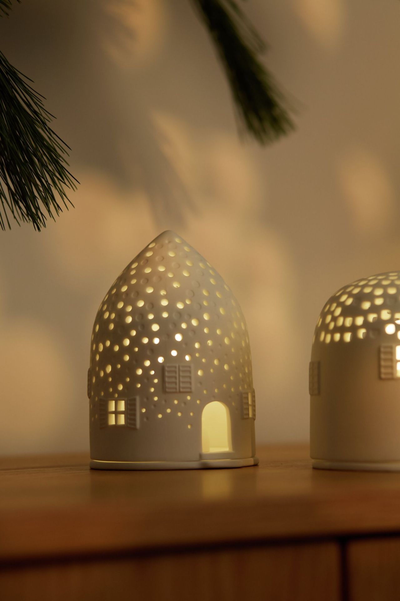Light house, winter house, roof tile, wheels