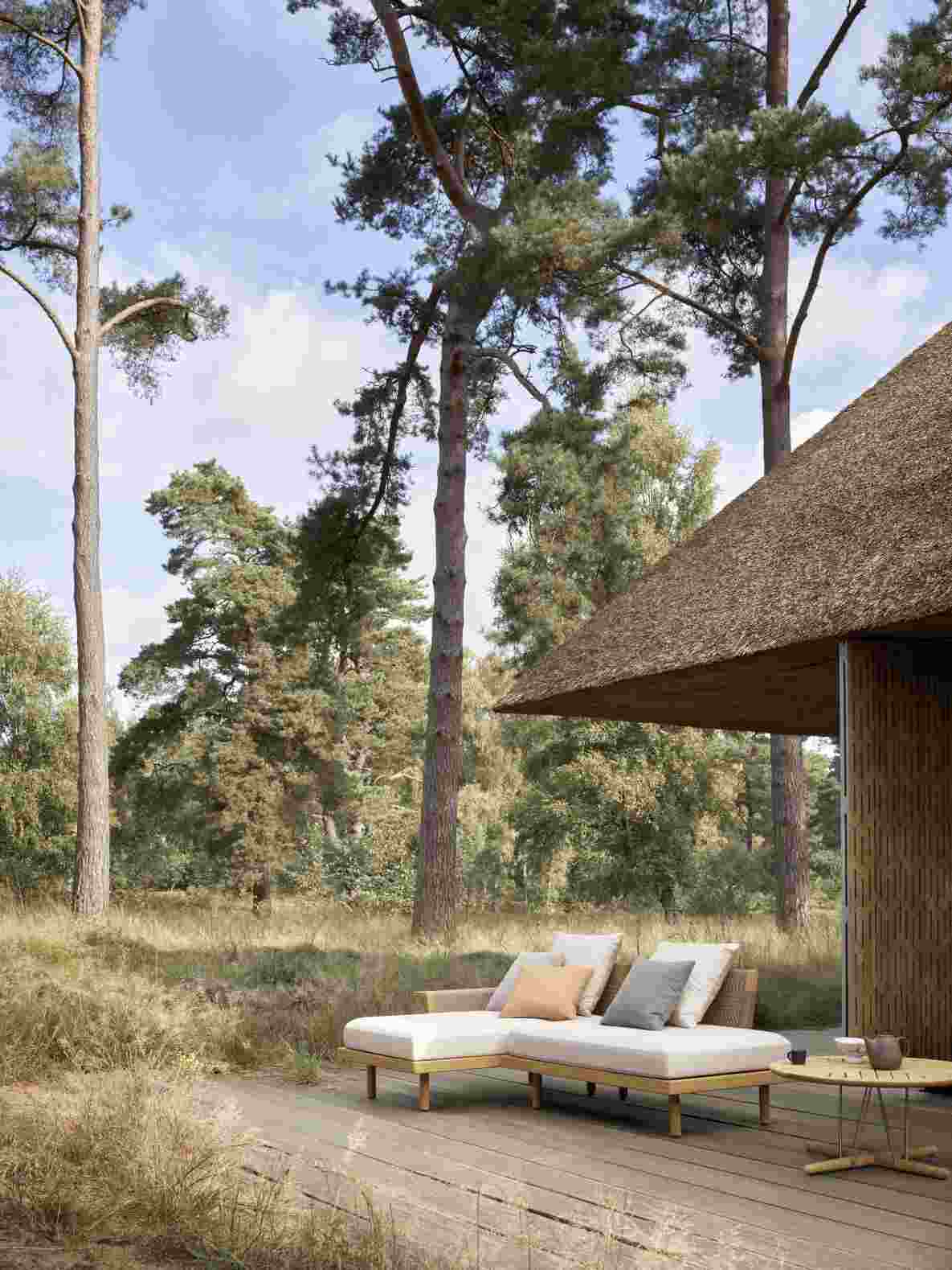 E540 Embrace Sofa Module with side rest and side table Outdoor Carl Hansen & Søn