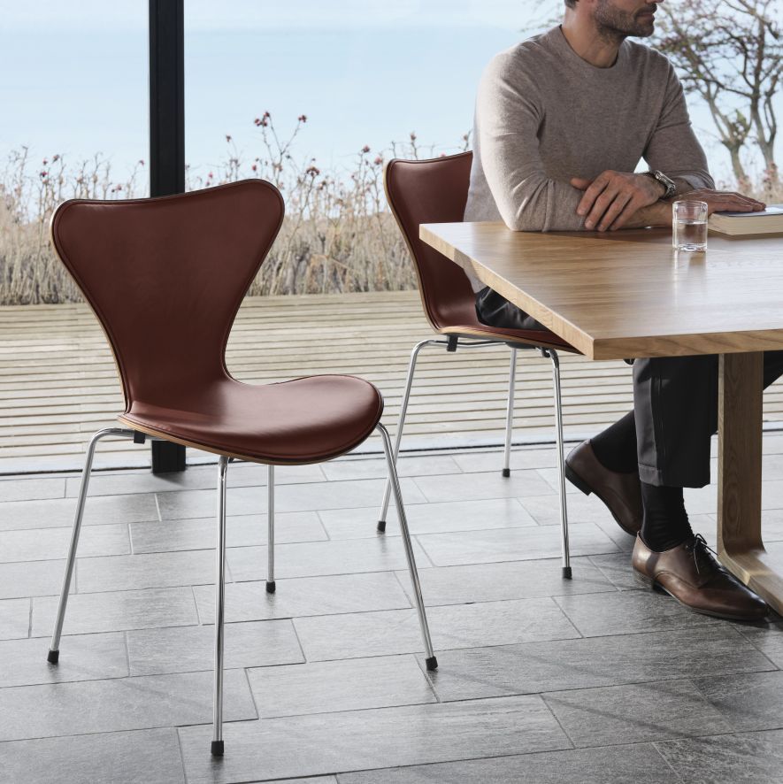 Seven / Series Chair 3107 Fritz Hansen anniversary model
