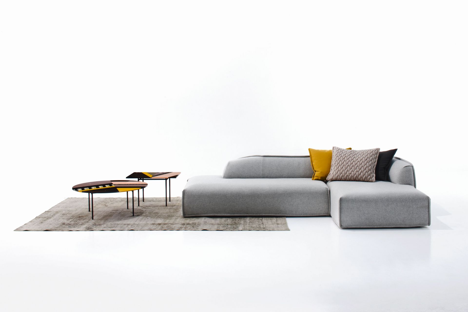 Fishbone table round yellow Moroso