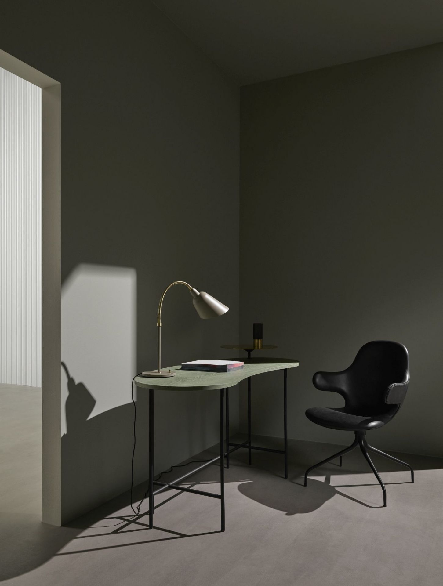 Palette JH9 Secretary / Desk AndTradition   