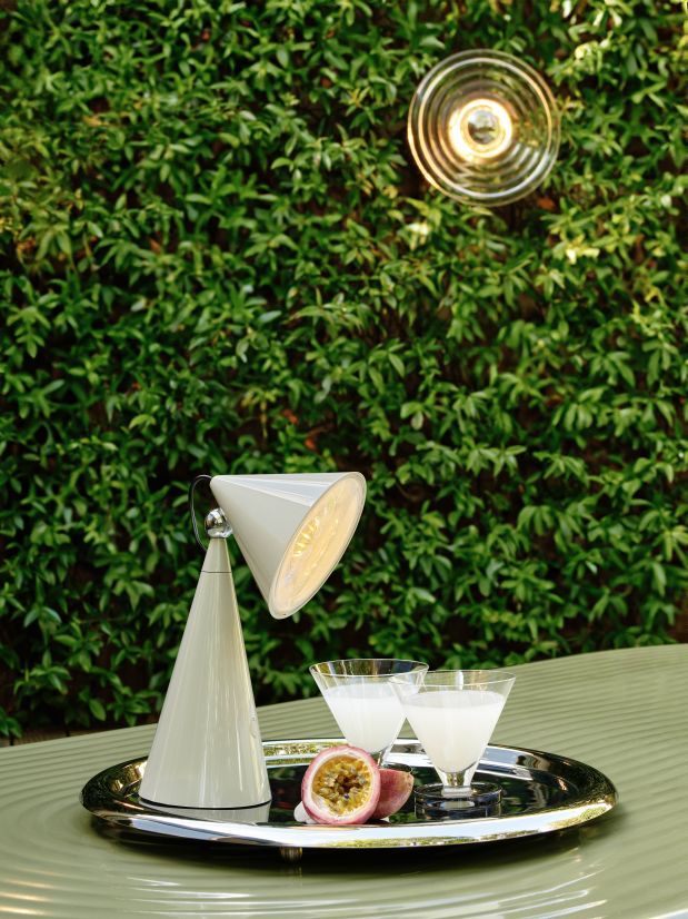 Pose rechargeable LED table lamp Putty Tom Dixon