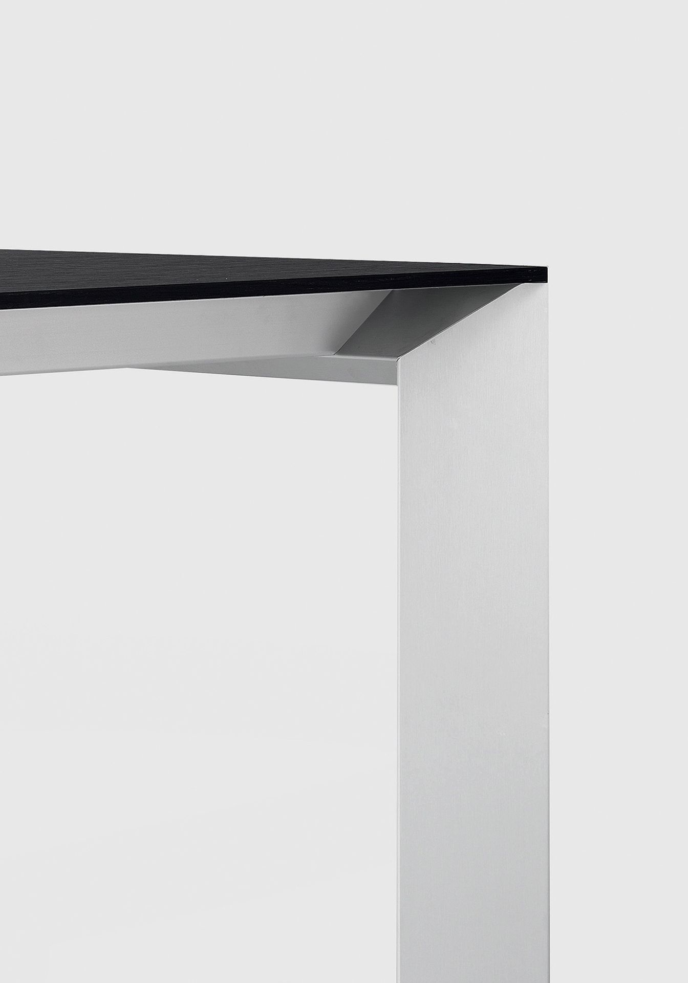 Nori dining table Kristalia