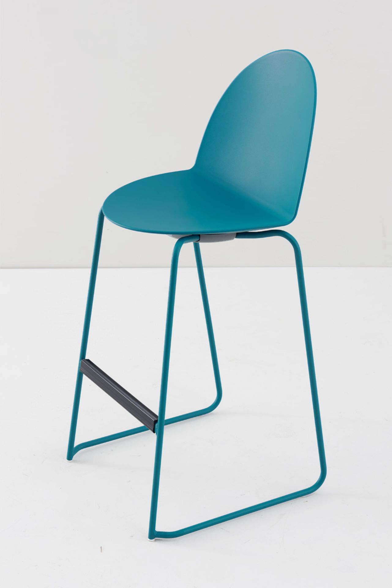 Camel Bar stool Sled base Segis orange