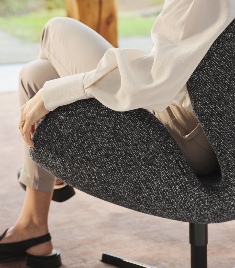 The Swan easy chair Fritz Hansen Anniversary Model