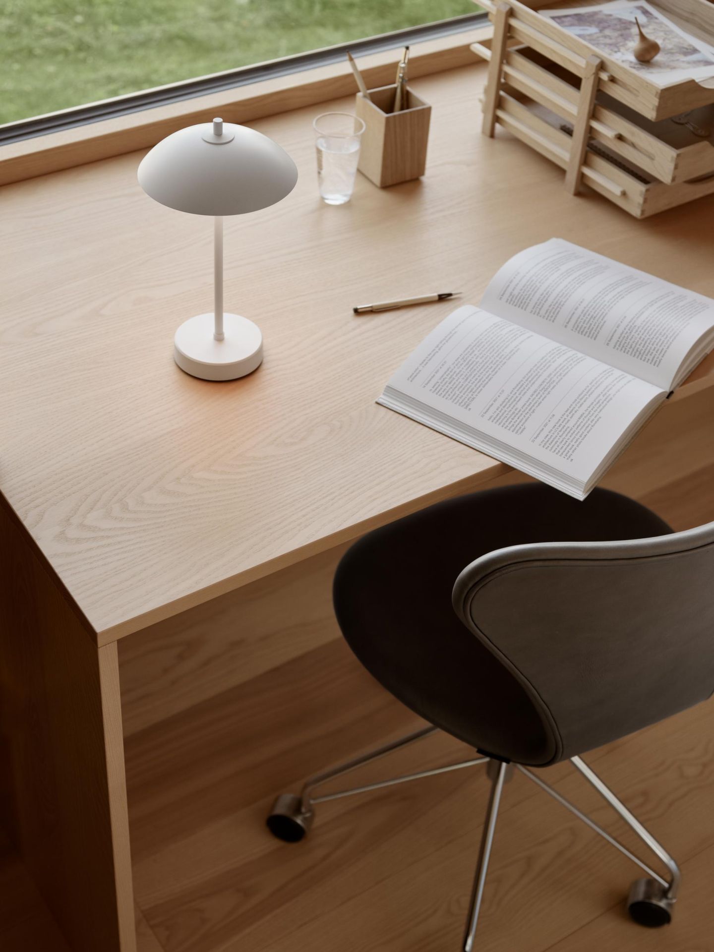 Clam Portable Table Lamp Rechargeable lamp Fritz Hansen