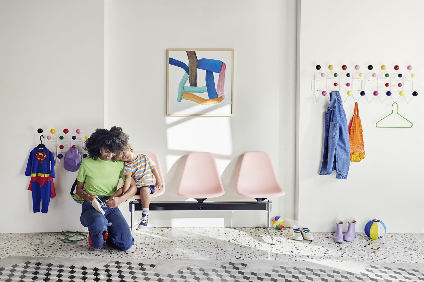 Eames Plastic Side Chair RE on traverse Vitra 