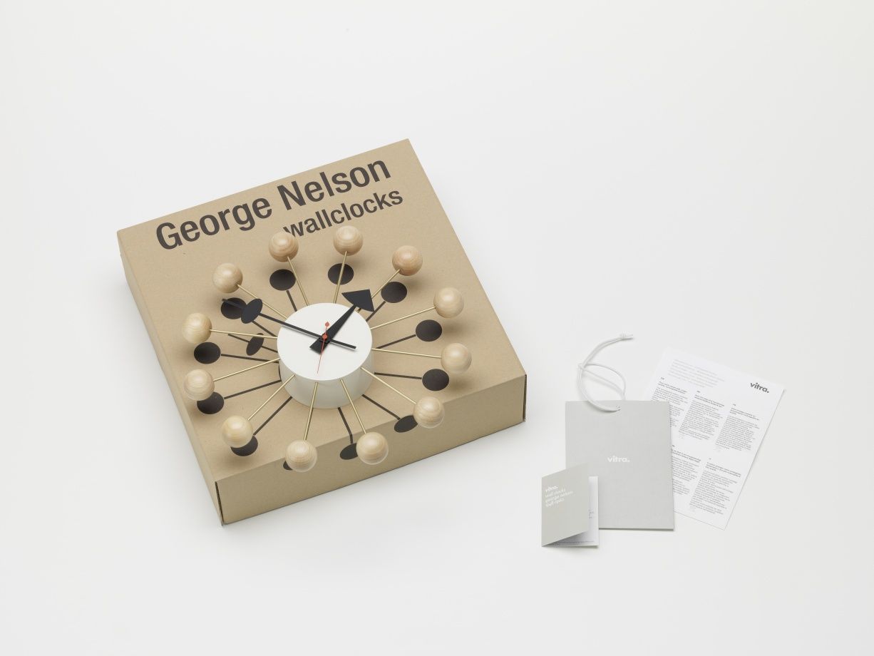 Ball Clock Wall Clock natural Vitra