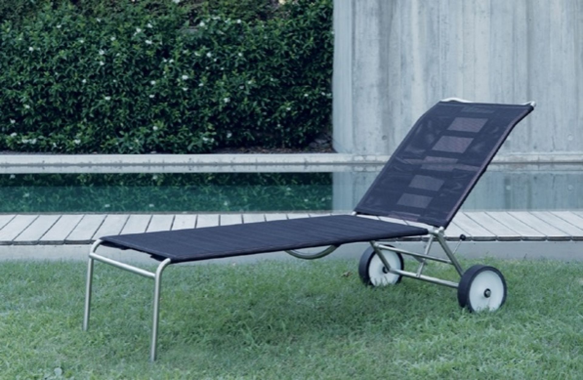 Green 251 sun lounger Alias