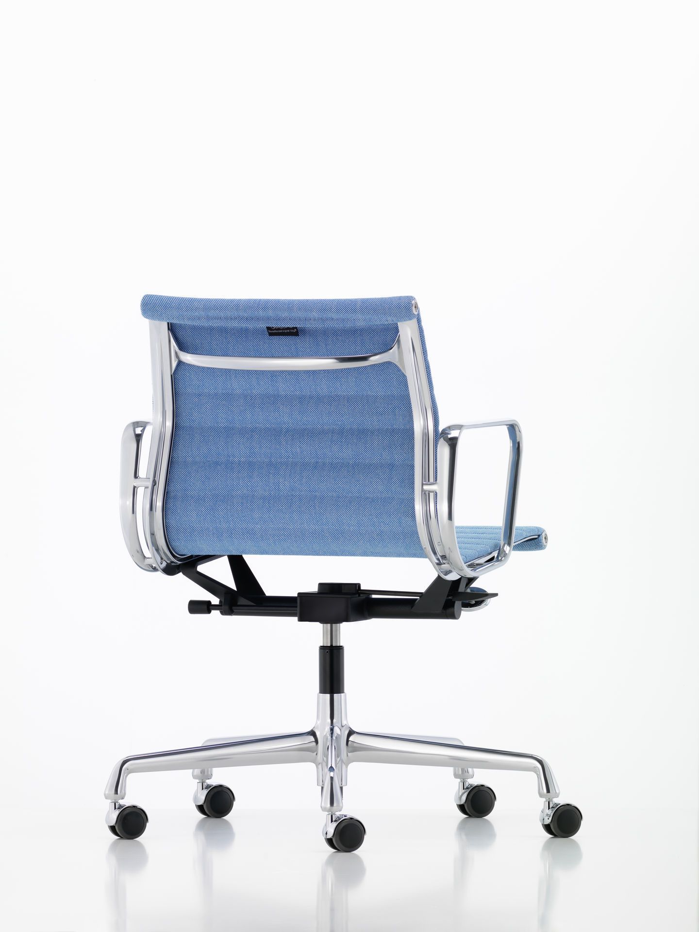 Aluminum Chair EA 118 / EA118 Chair Leather Premium Nero Vitra