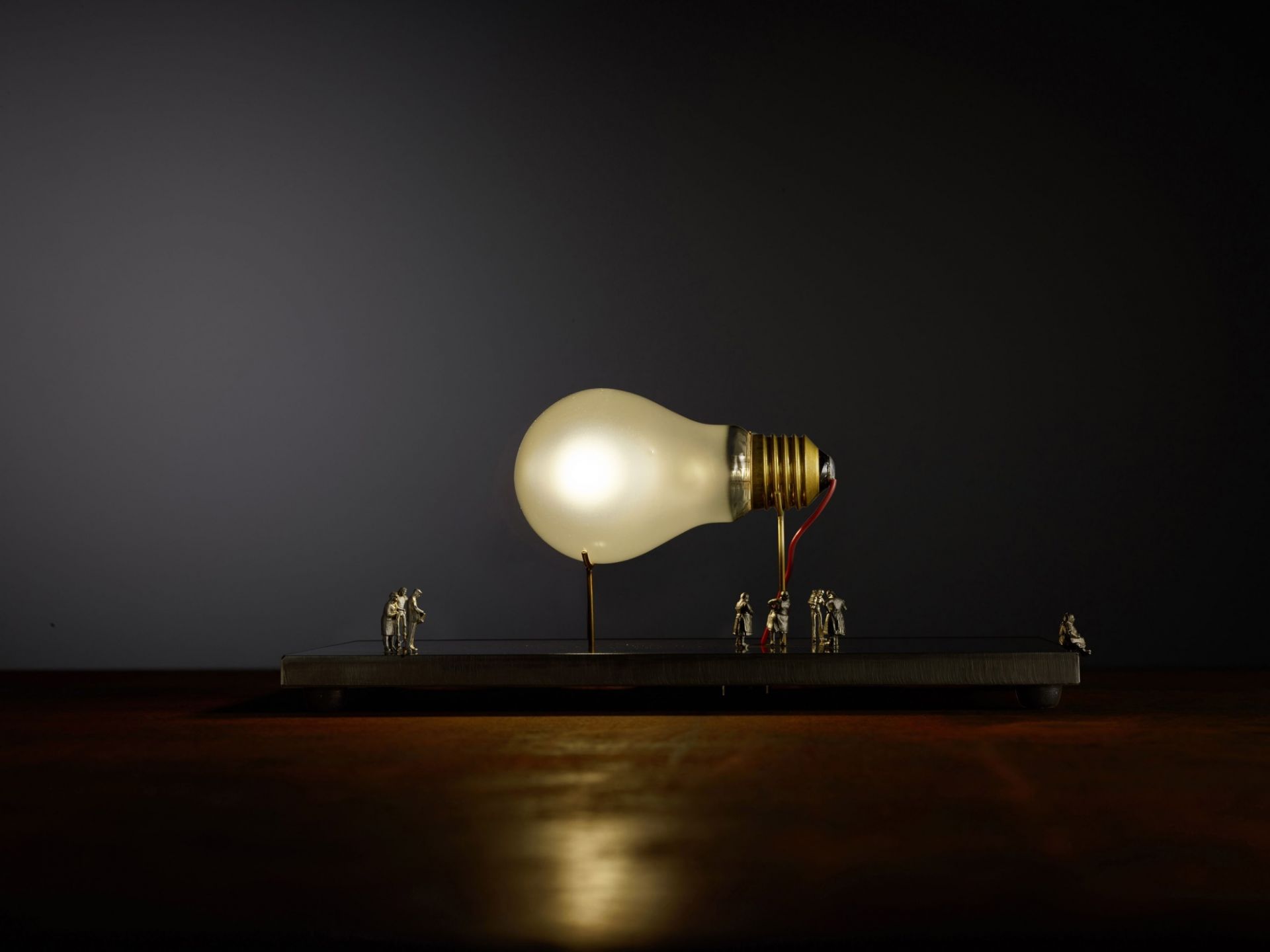 I Ricchi Poveri Monument for a Bulb table lamp Ingo Maurer
