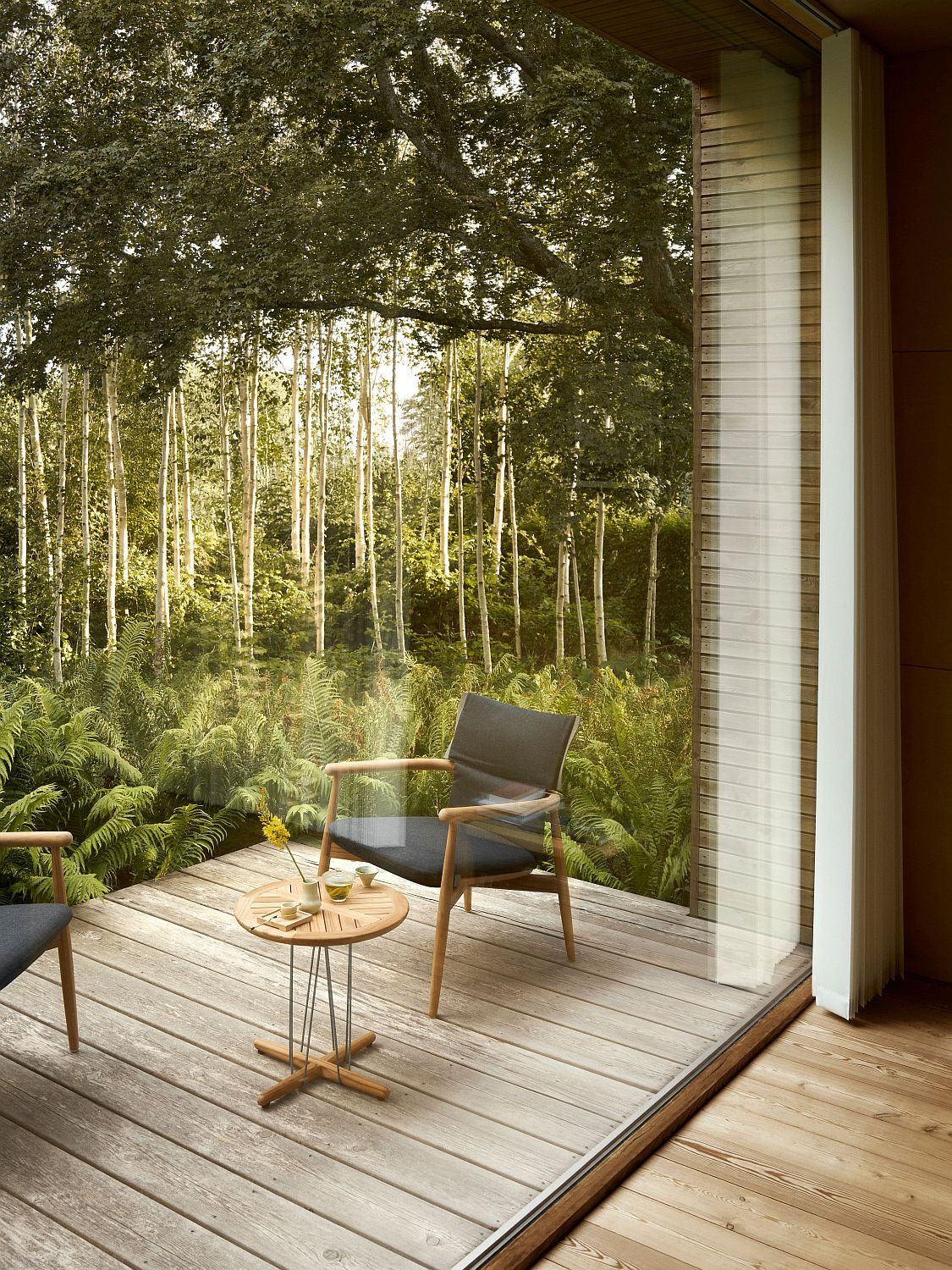 Embrace Outdoor Lounge Chair with cushion Carl Hansen & Søn