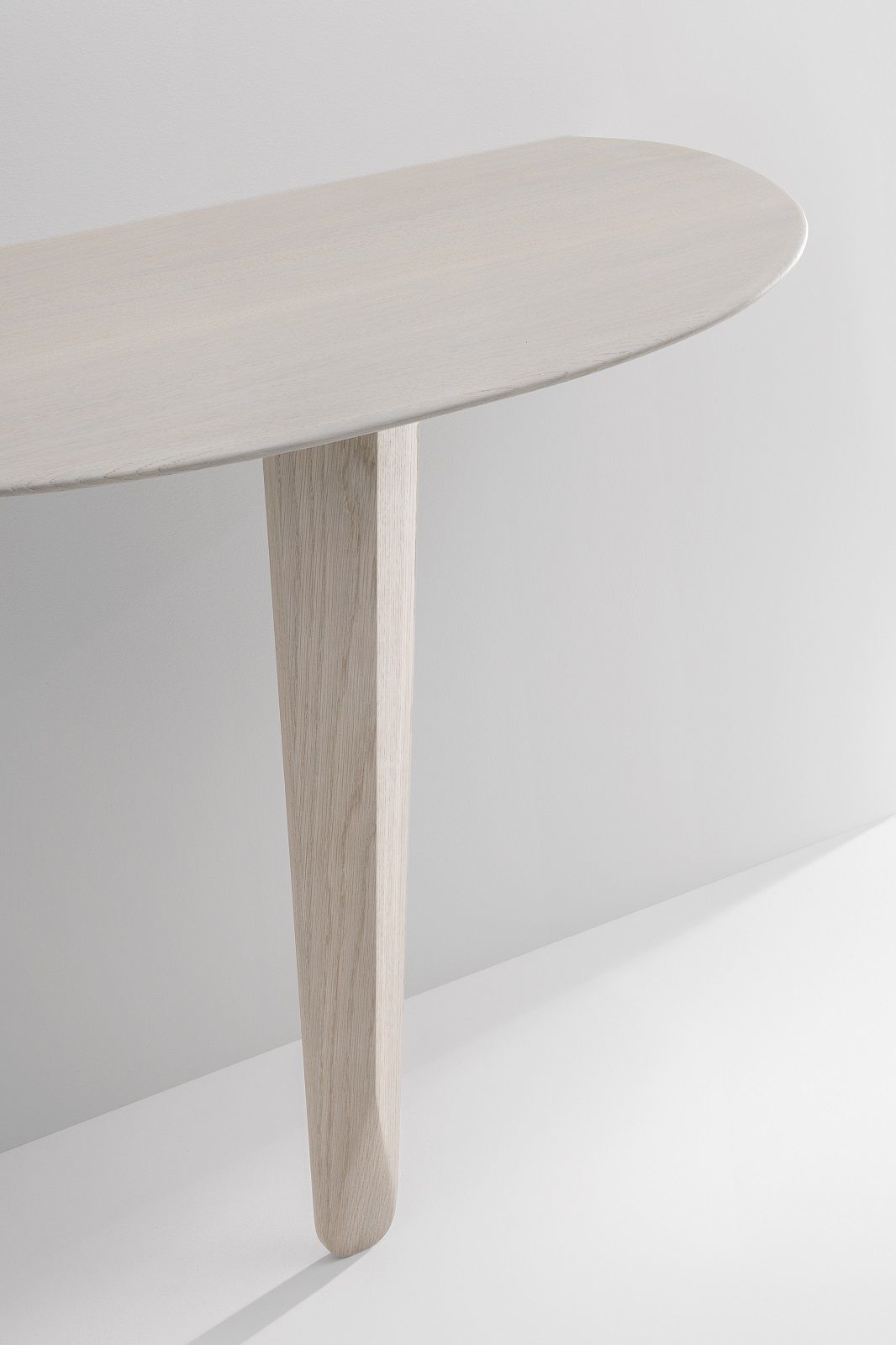 Kuyu Console Console table symmetrical period