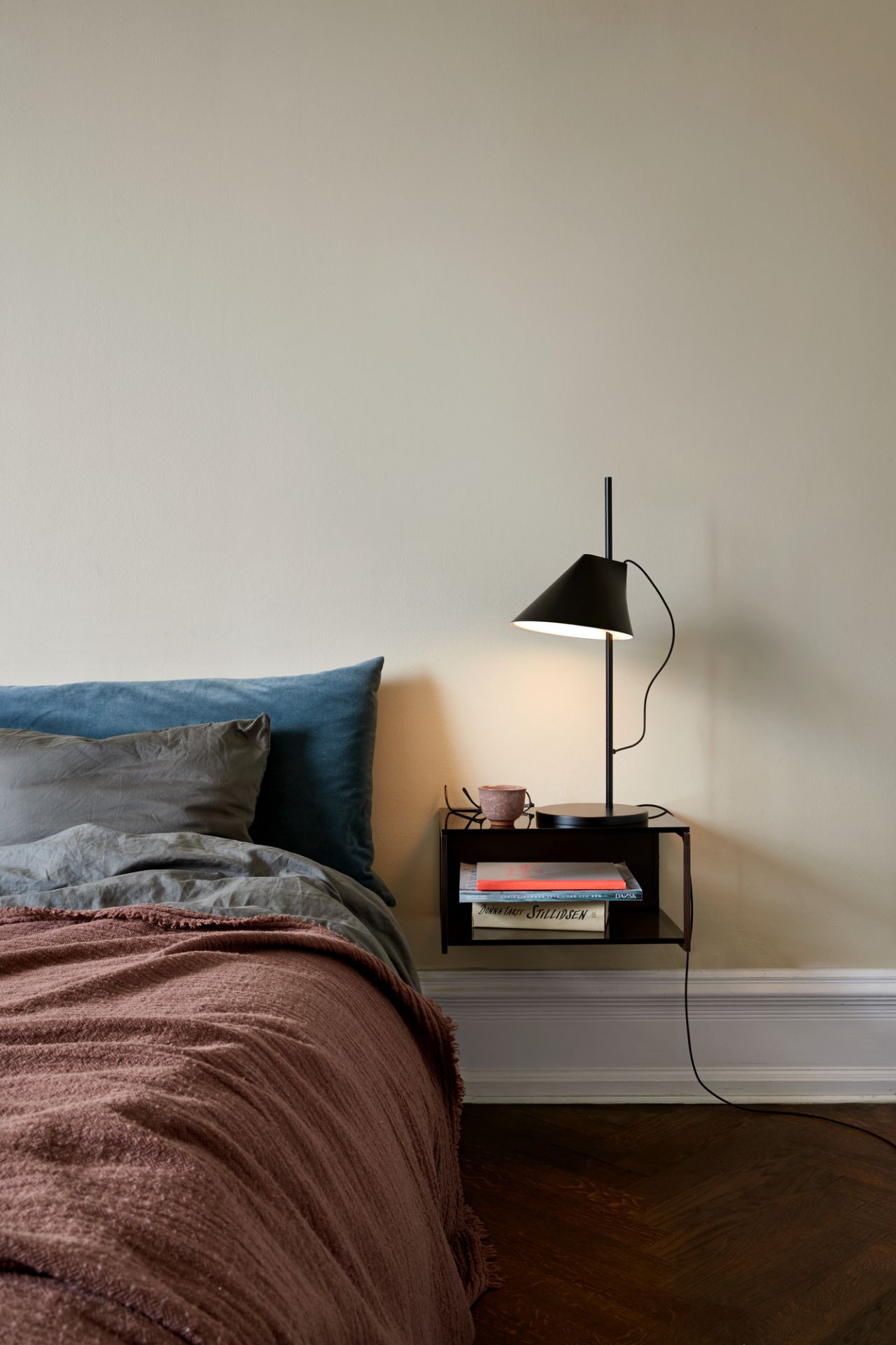 Yuh LED Table Lamp Louis Poulsen White