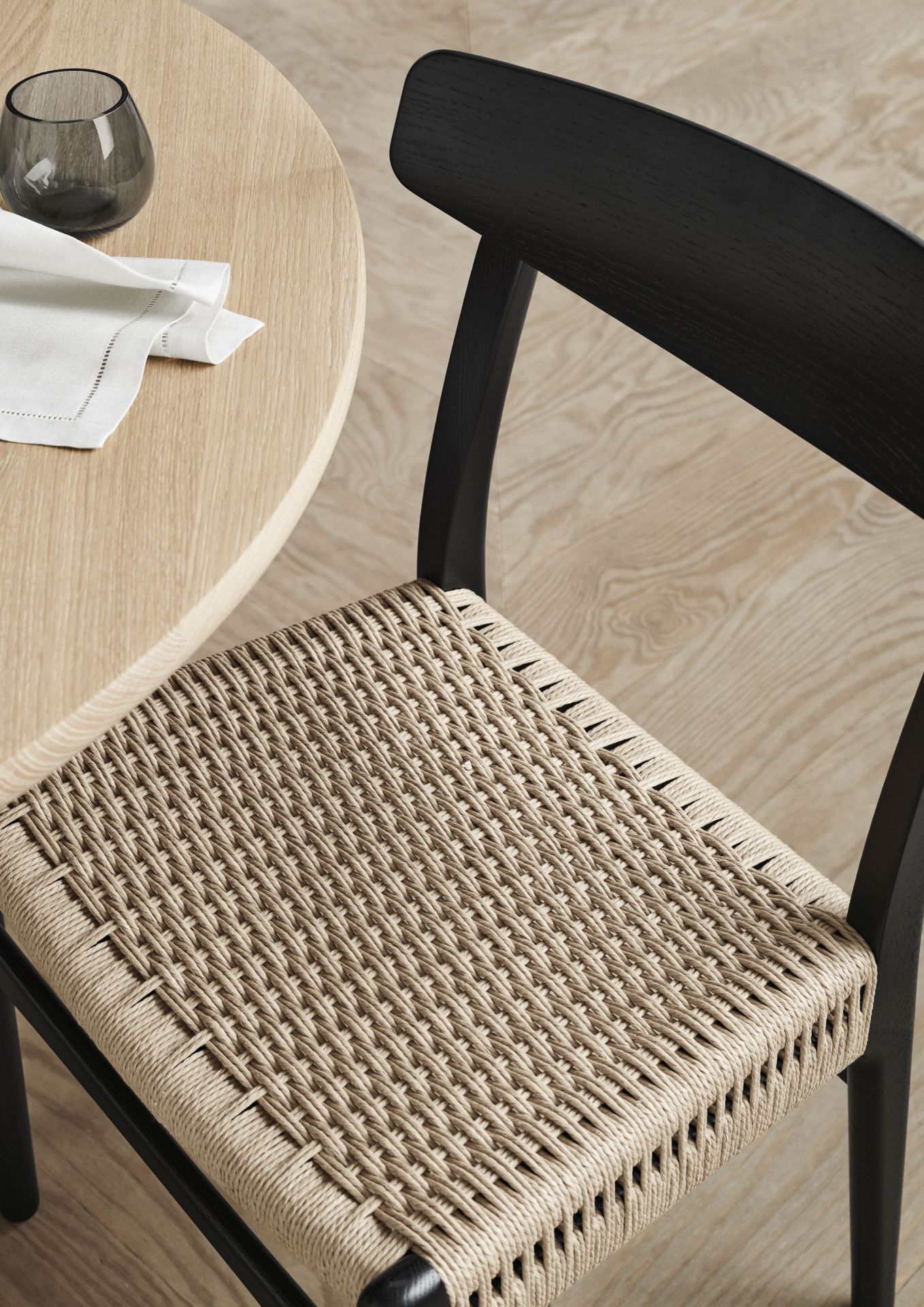 CH337 Extendable oval dining table Carl Hansen & Søn