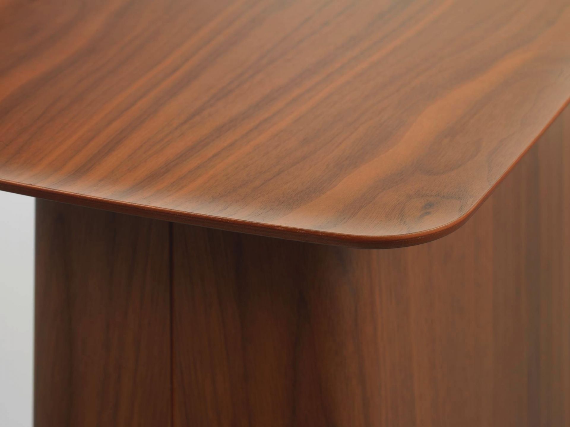 Wooden Side Table walnut medium Vitra