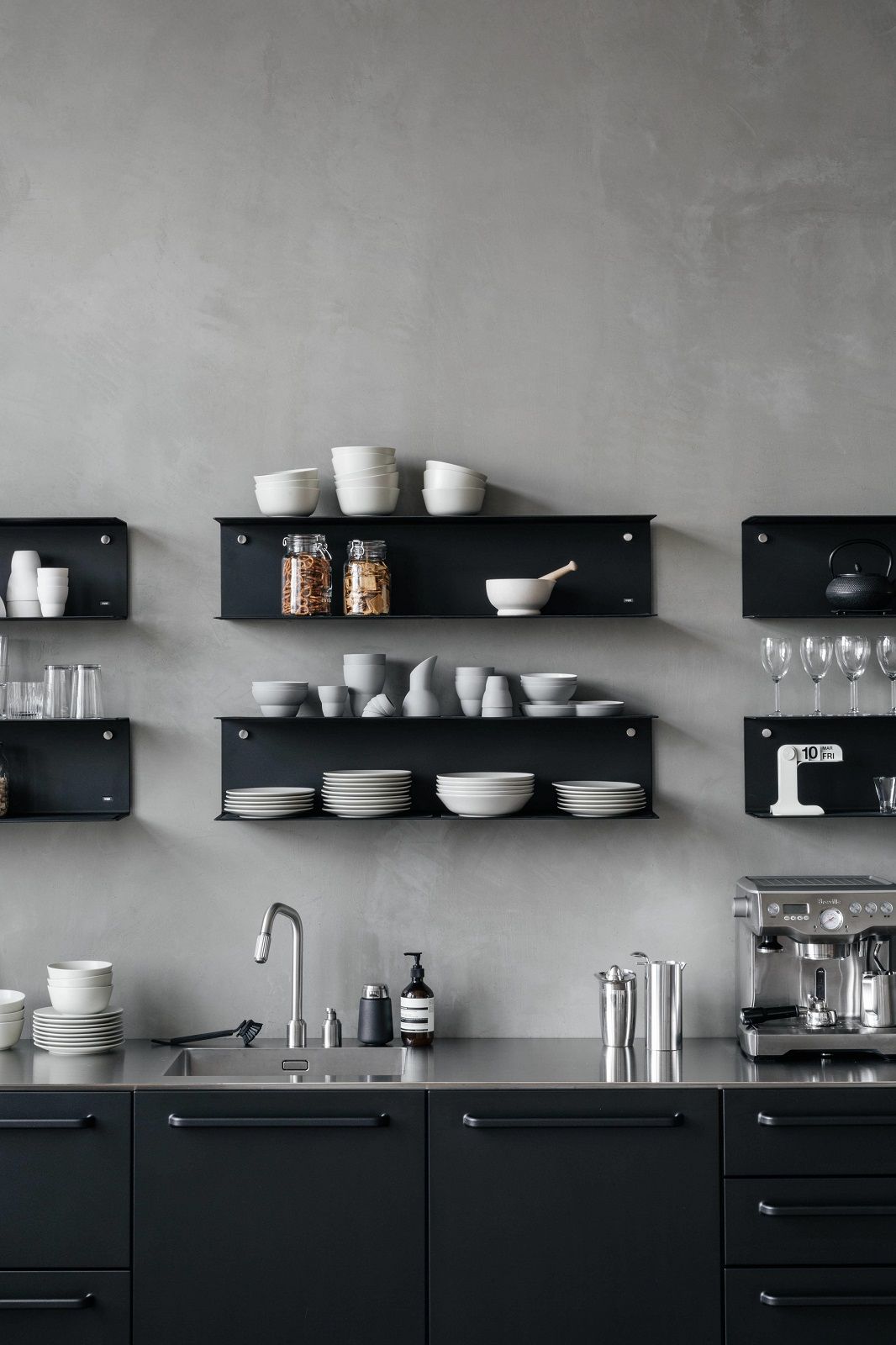 Wall shelf U-shape Vipp