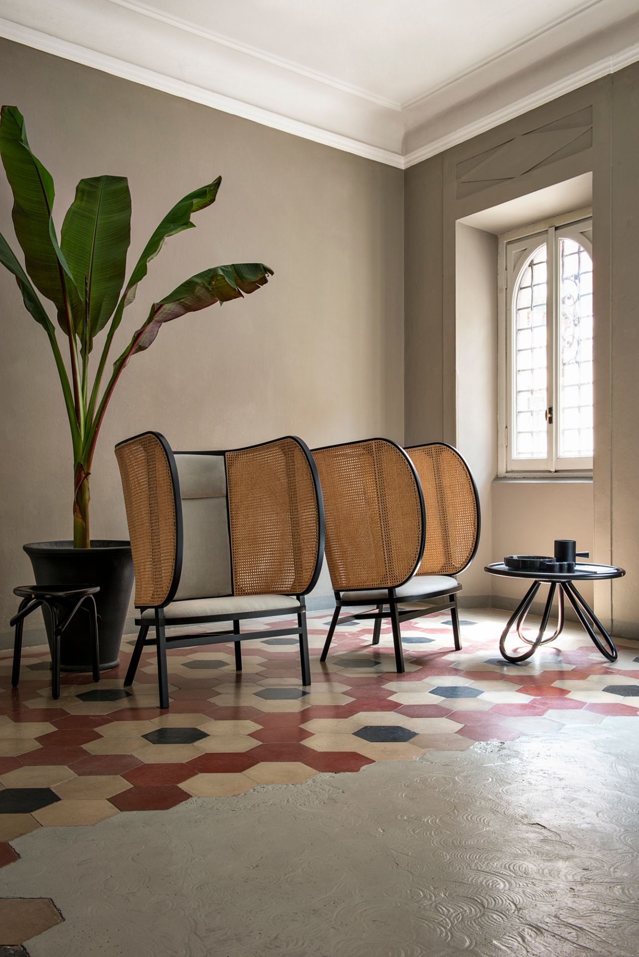 Arch coffe table lacquered Wiener GTV Design