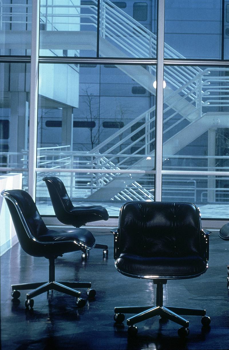 Pollock Executive swivel chair without armrests Knoll International