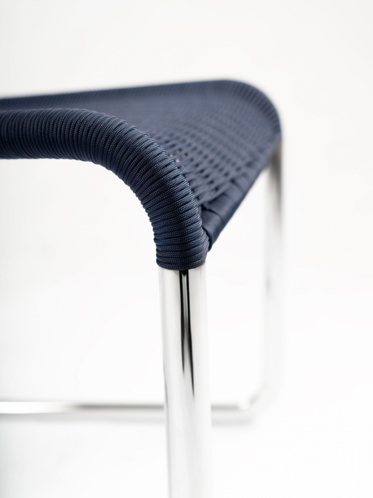 B25 Chair Dark blue Tecta