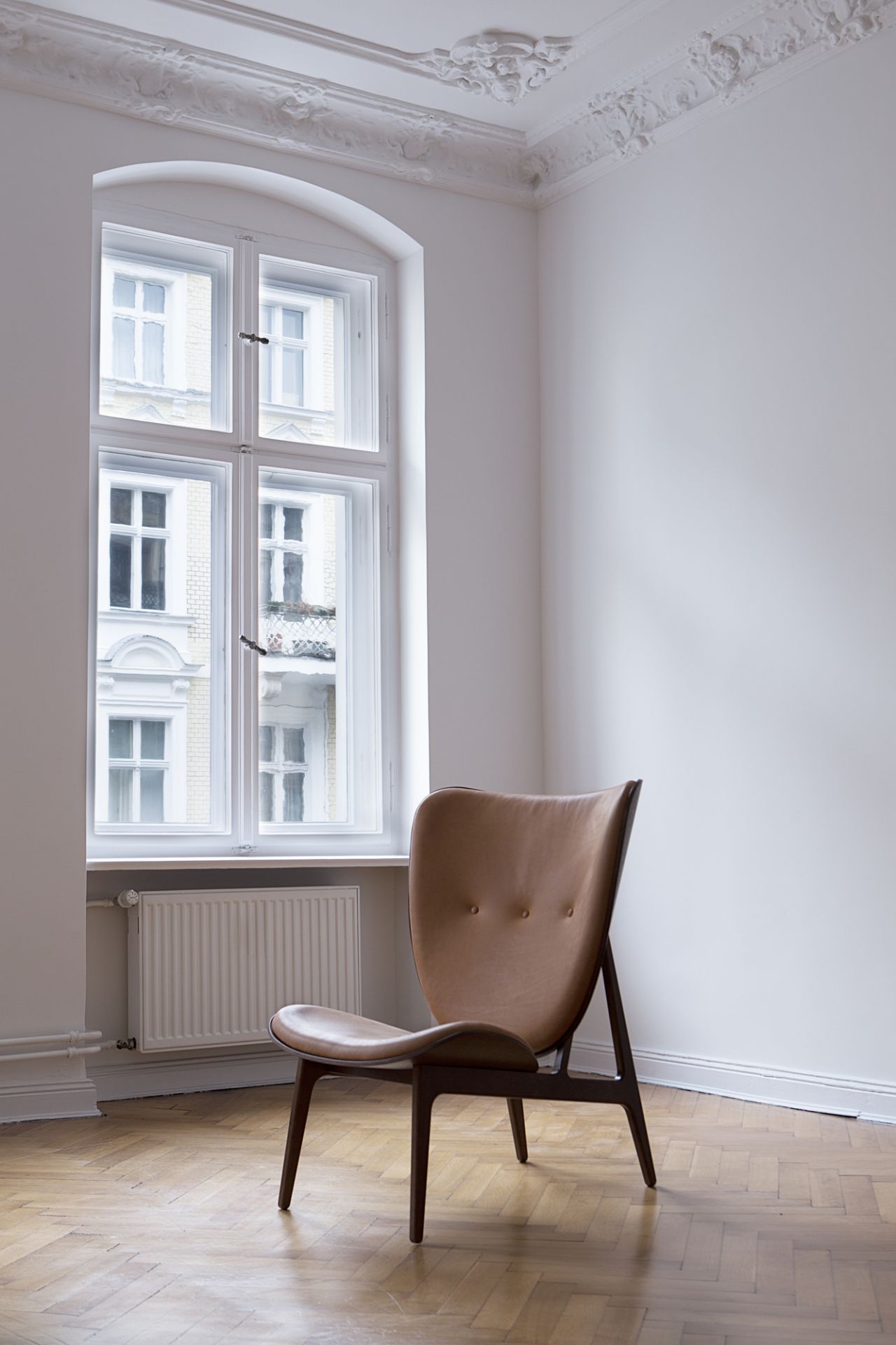 Elephant Lounge Armchair Natural Oak / Leather Dunes Camel