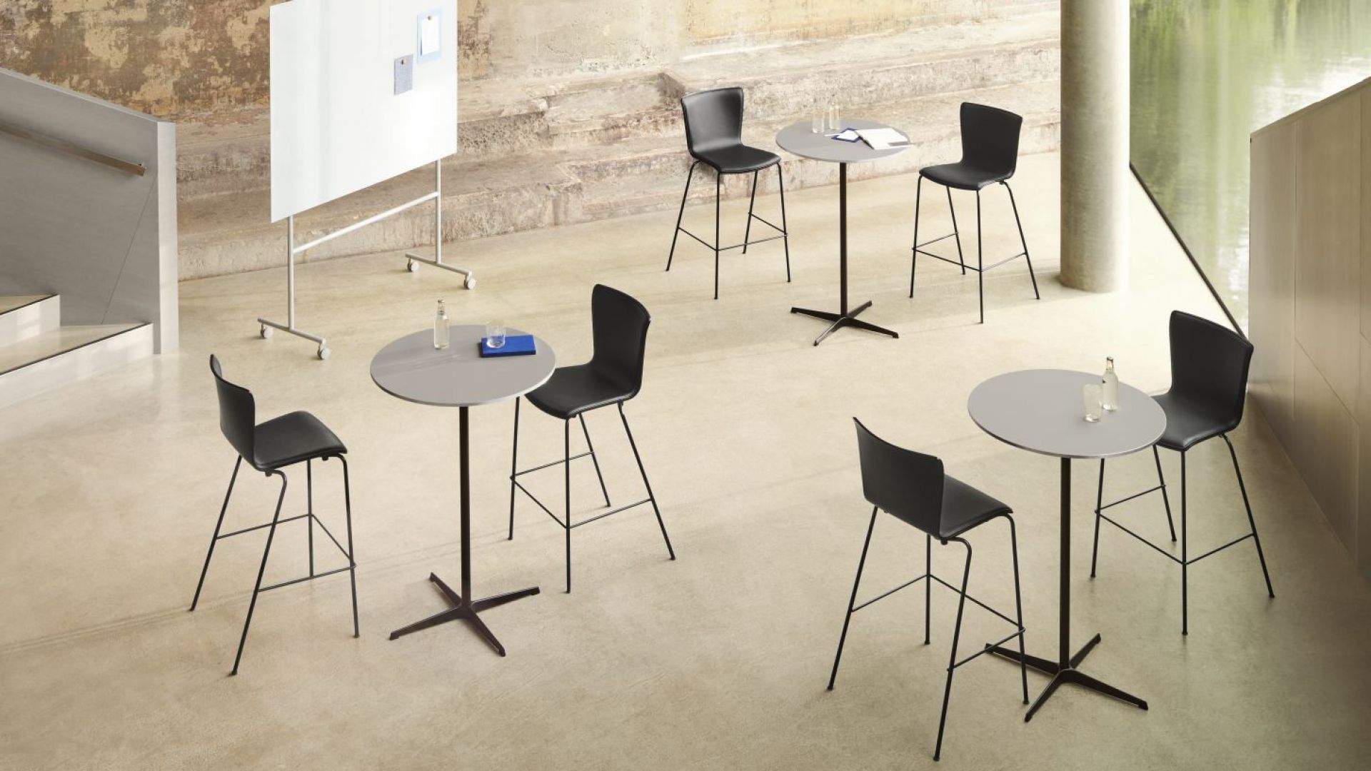 Circular bar table H 108 cm Fritz Hansen