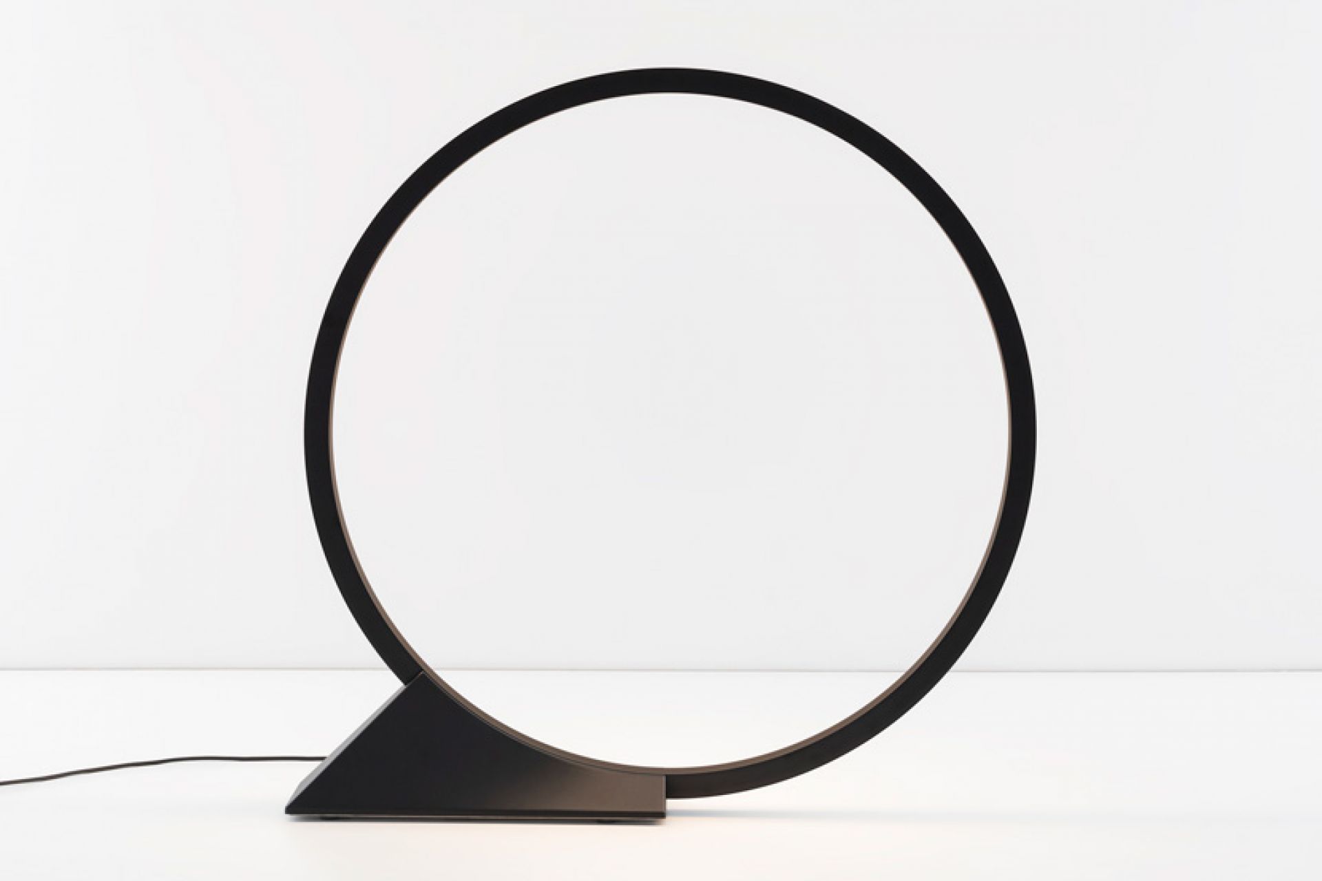 O Floor Indoor Floor Lamp LED Artemide