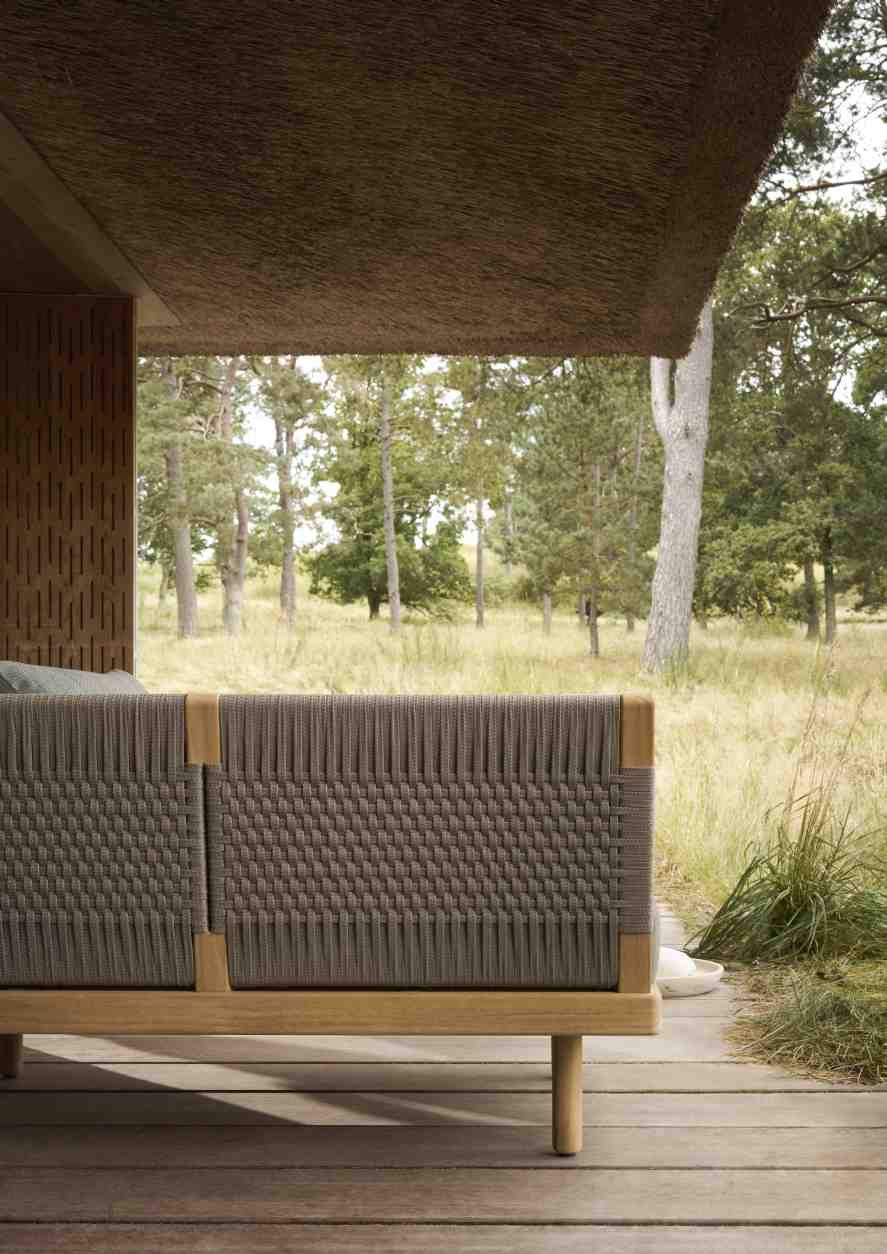 E520 Embrace Sofa Module with short backrest and side table Outdoor Carl Hansen & Søn 