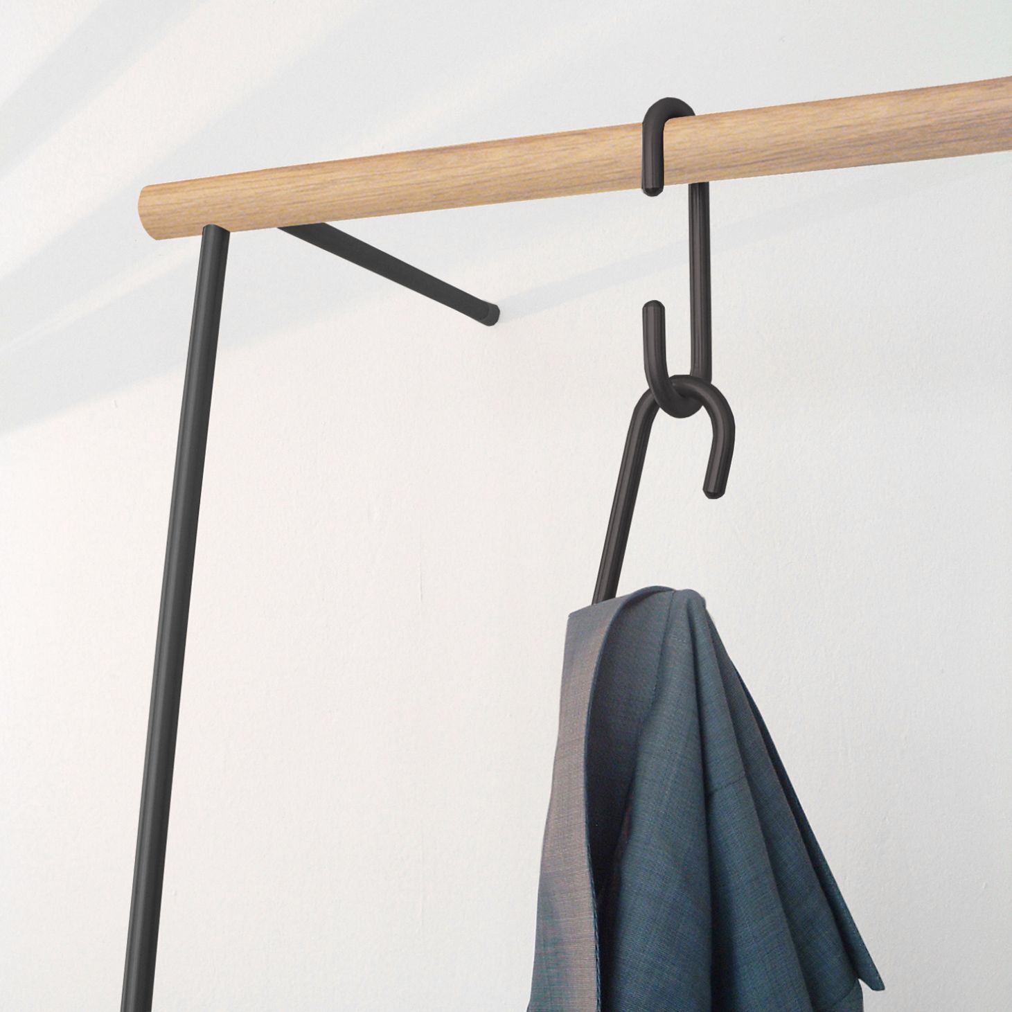 Little Leanon II valet stand Lean On Black Roomsafari