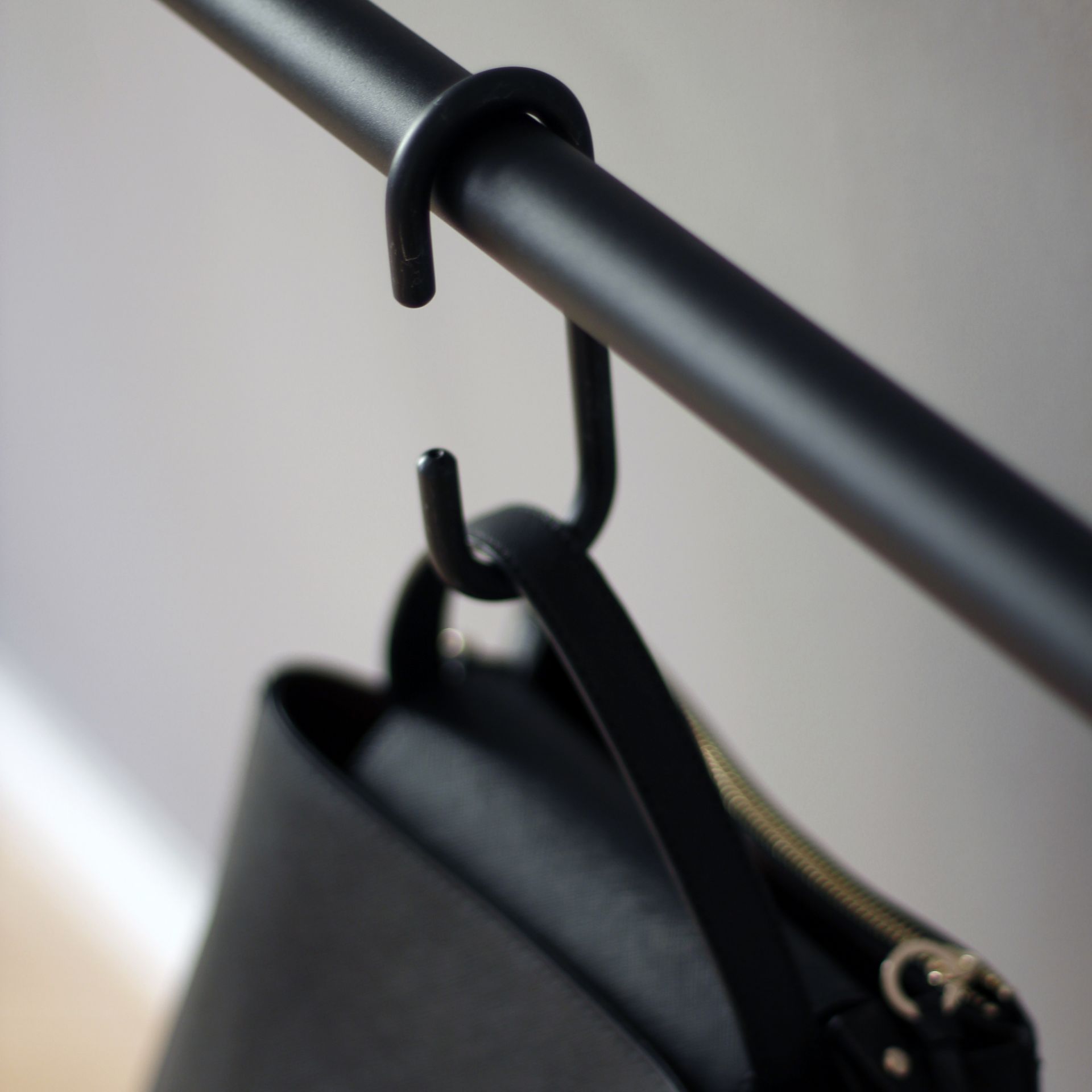 Leanon II leaning coatrack white Roomsafari