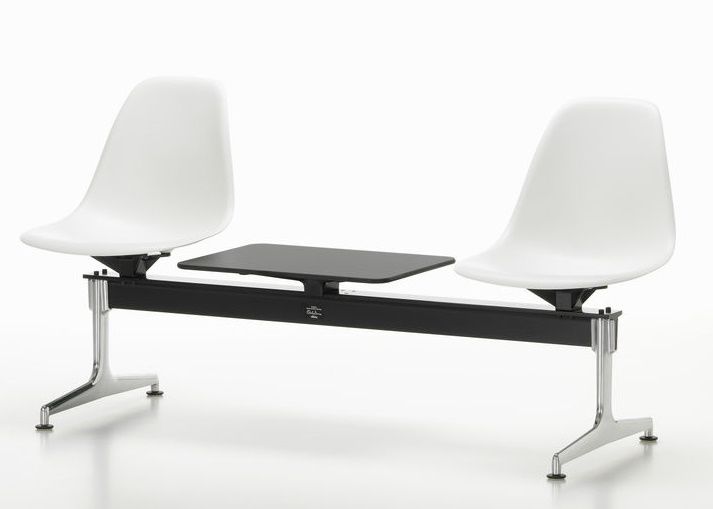 Eames Plastic Side Chair RE on traverse Vitra 