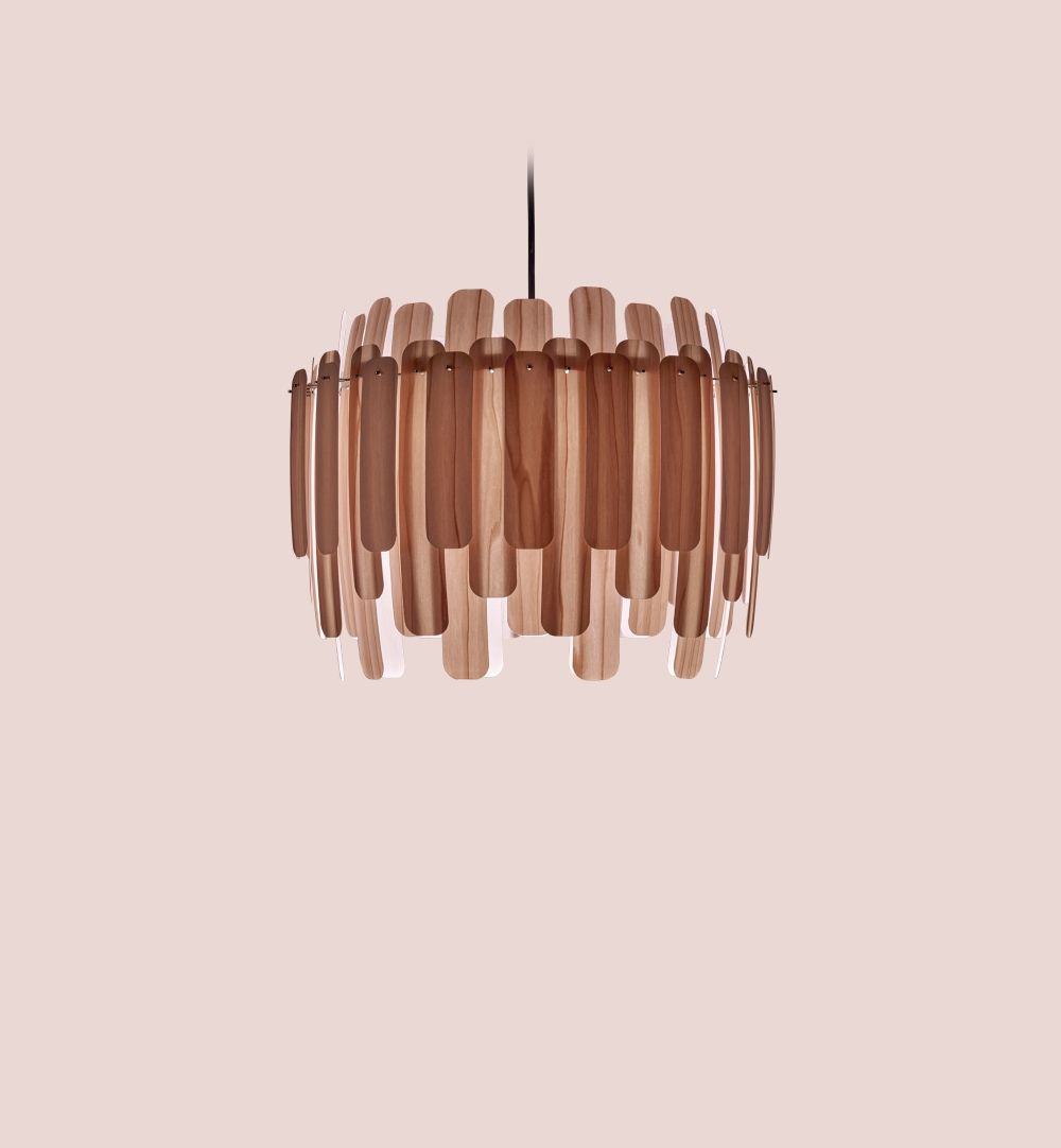 Maruja Pendelleuchte von LZF Lamps: Moderne Holz-Hängeleuchte in Hellrosa, ideal für stilvolle Innenräume.