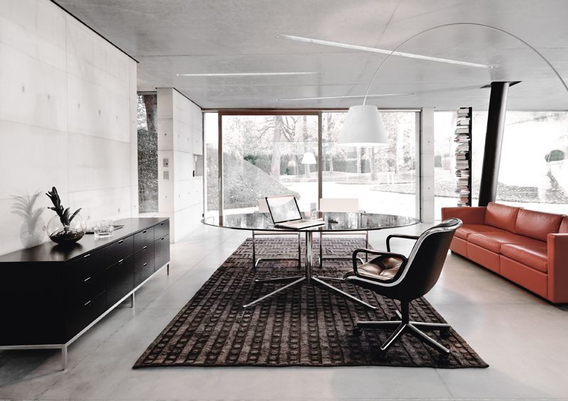 Pollock Executive swivel chair with armrests Knoll International 