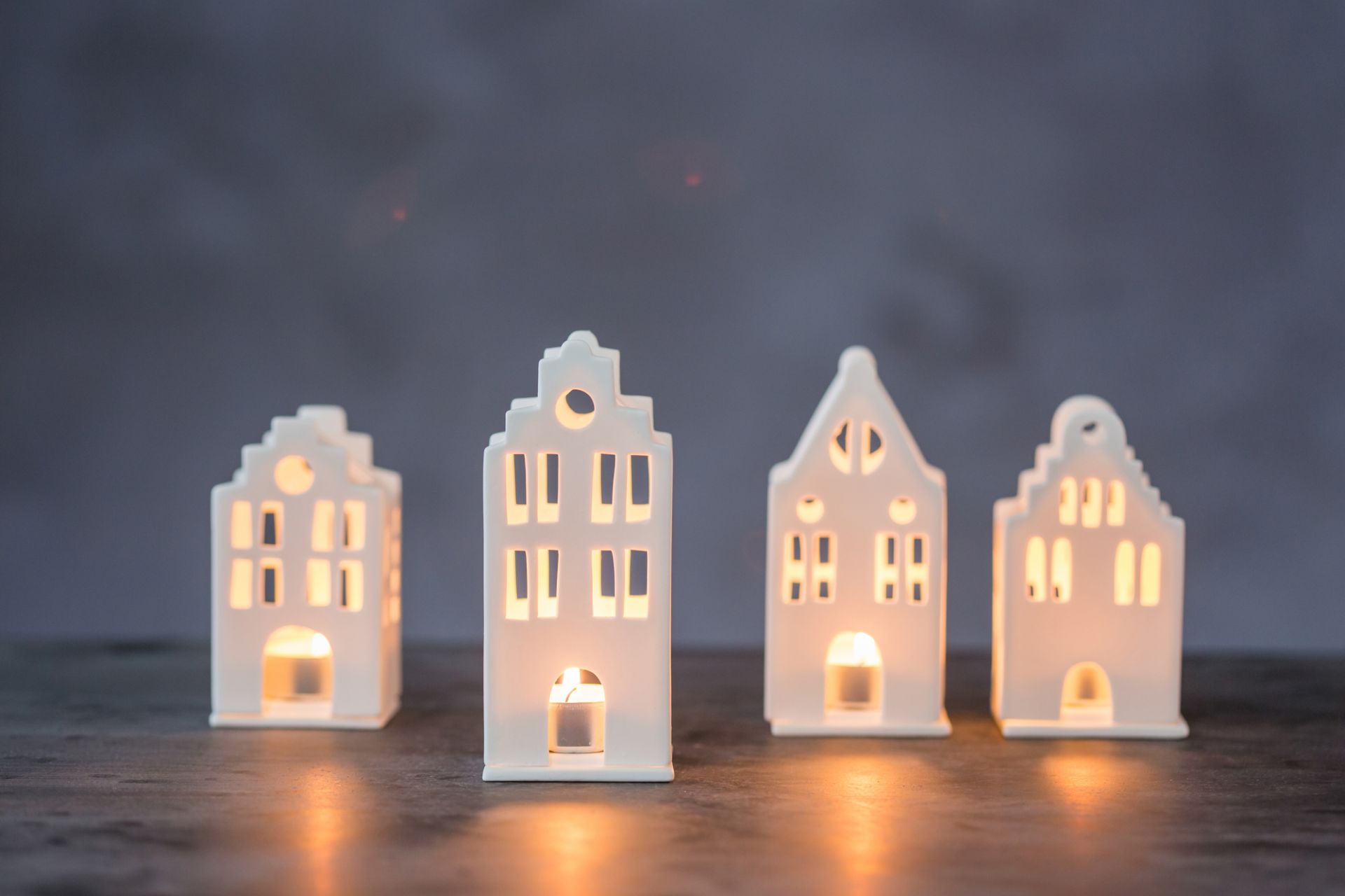 Home Mini Light House Manor Wheels