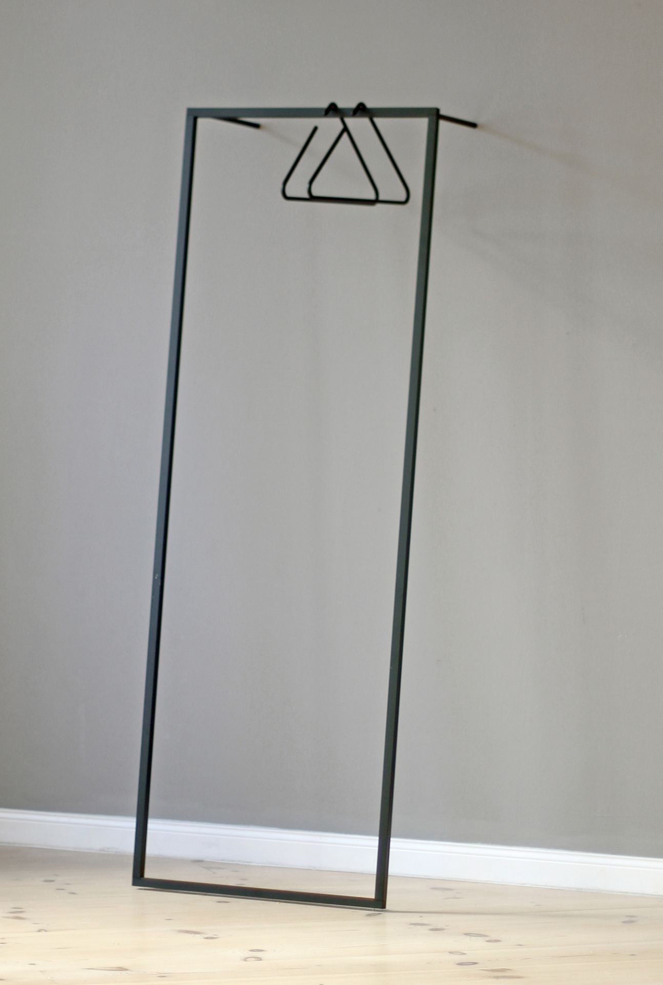 Leano S leaning wardrobe Black Roomsafari SINGLE PIECES