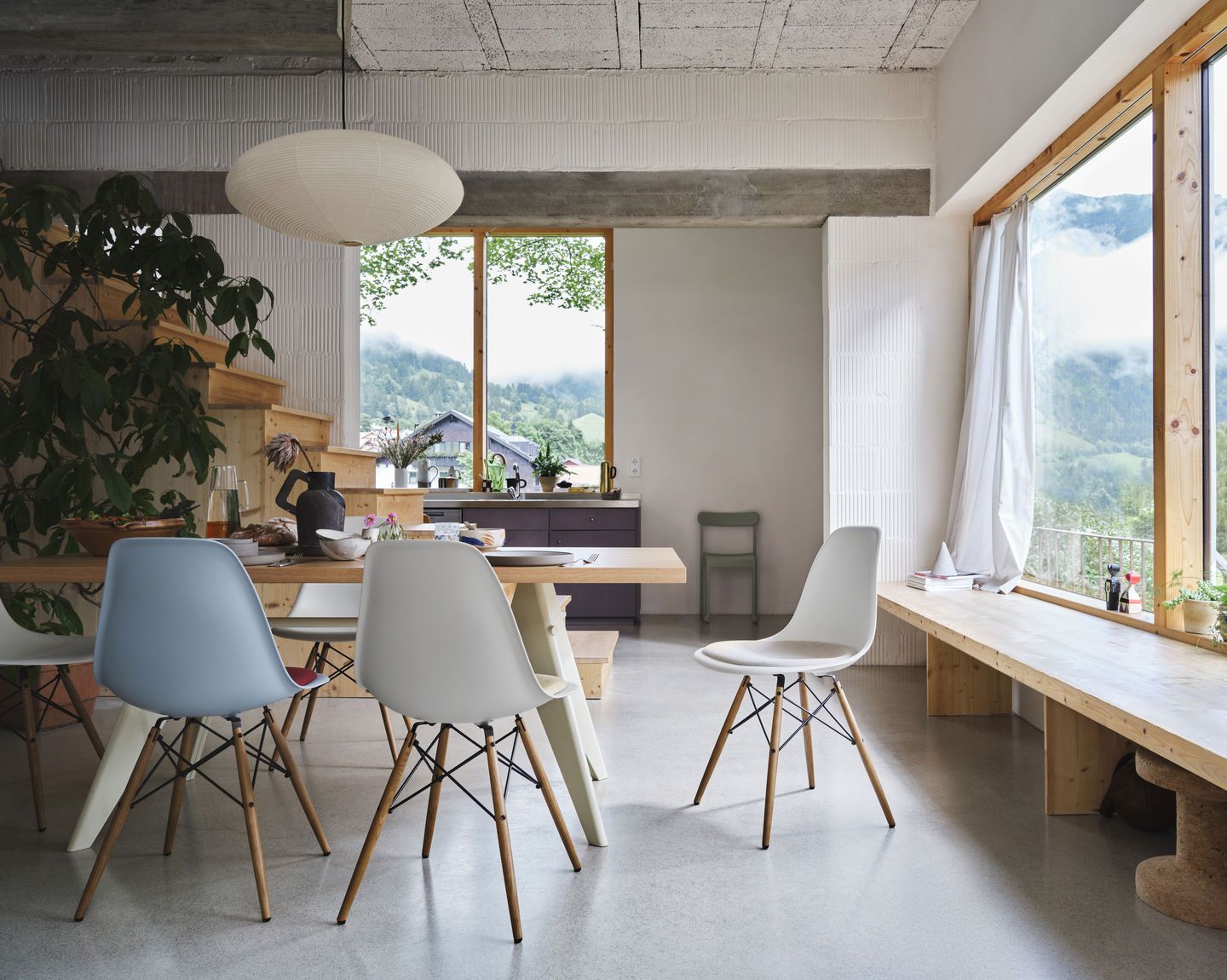 Eames Plastic Side Chair DSW Chair Vitra