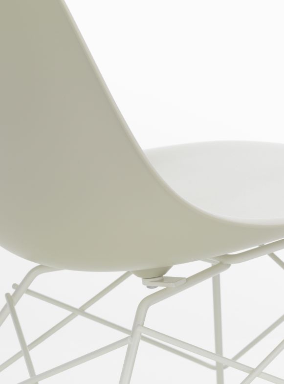Eames Plastic Side Chair LSR Chair Vitra