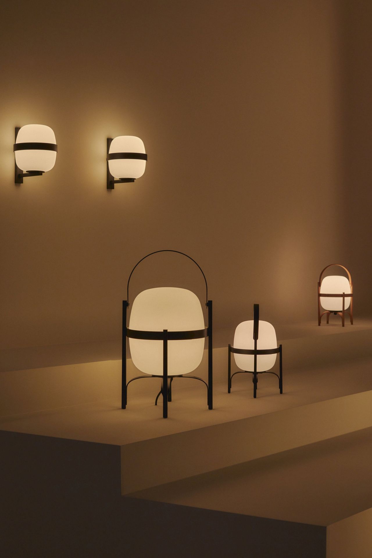 Wally Cestita wall lamp Black Santa & Cole SINGLE PIECES