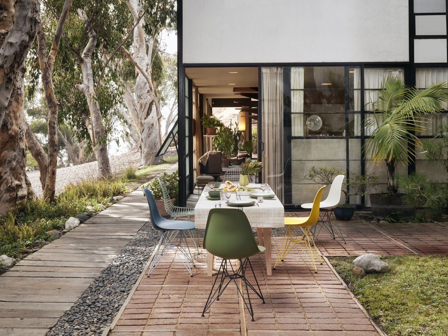 Eames Plastic Side Chair DSR Chair Vitra