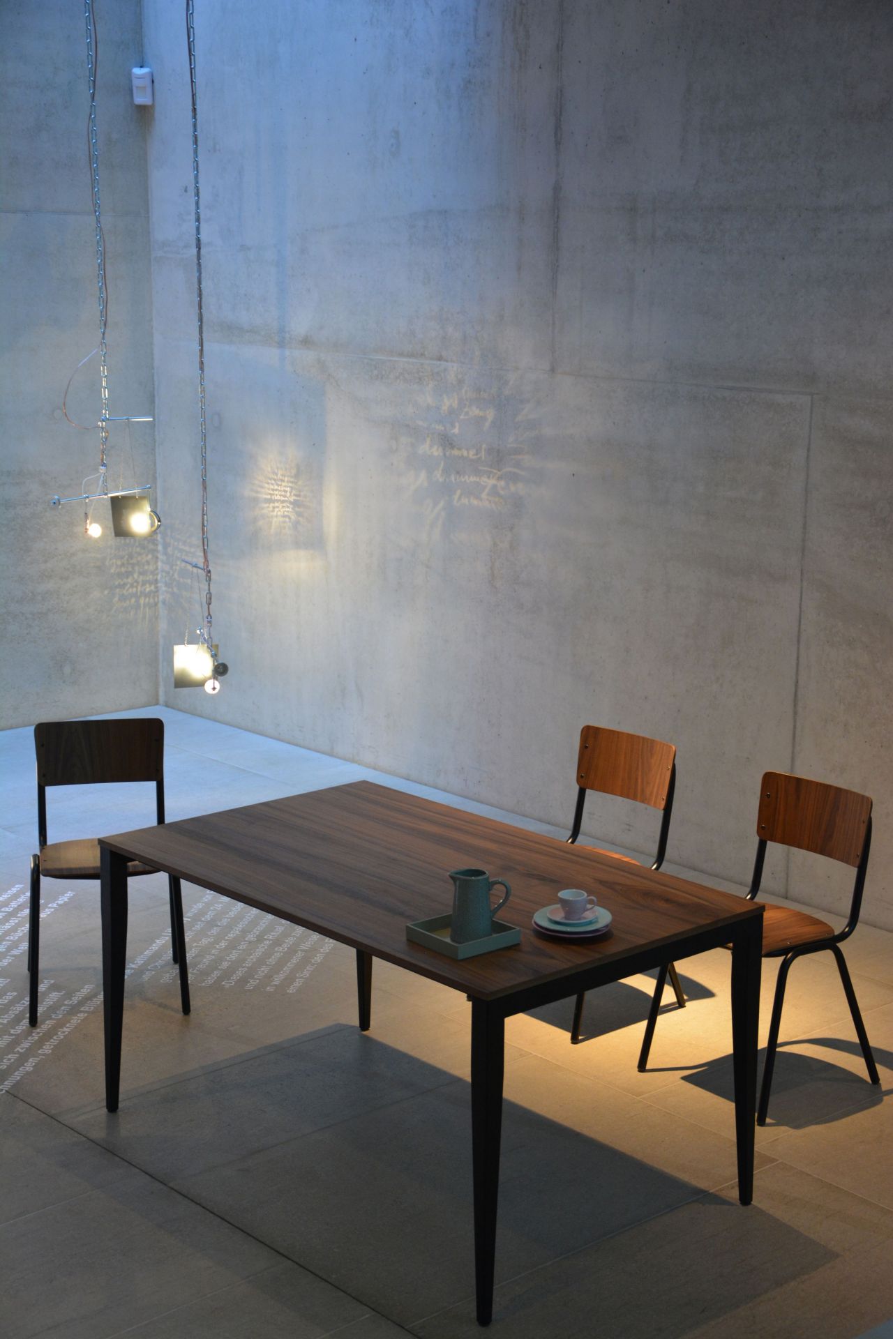 Jupiter Extending Table Jan Kurtz