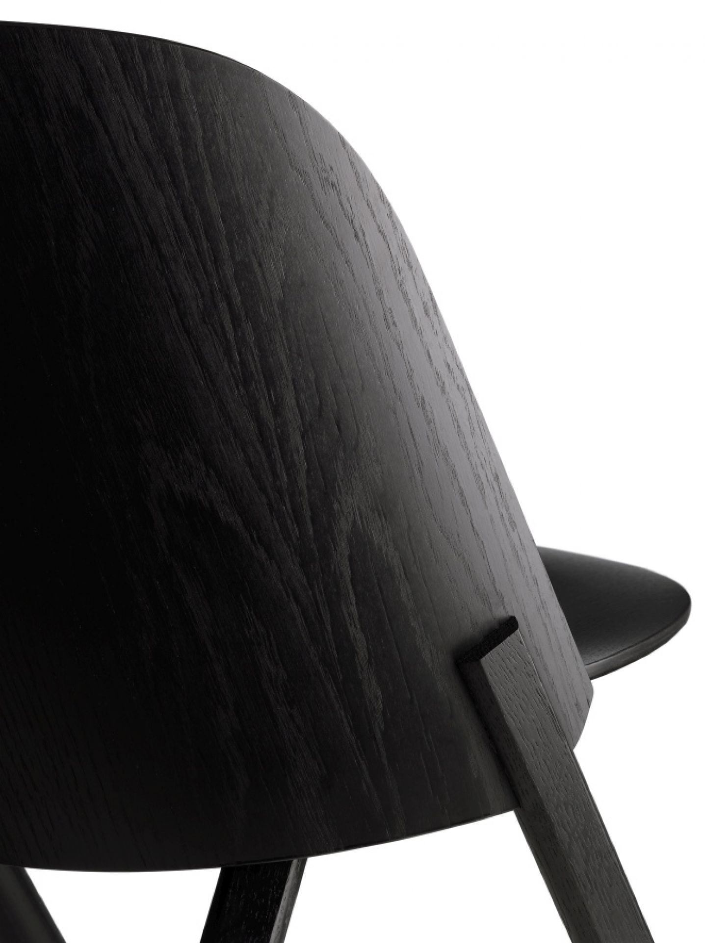 EC05 Armchair e15