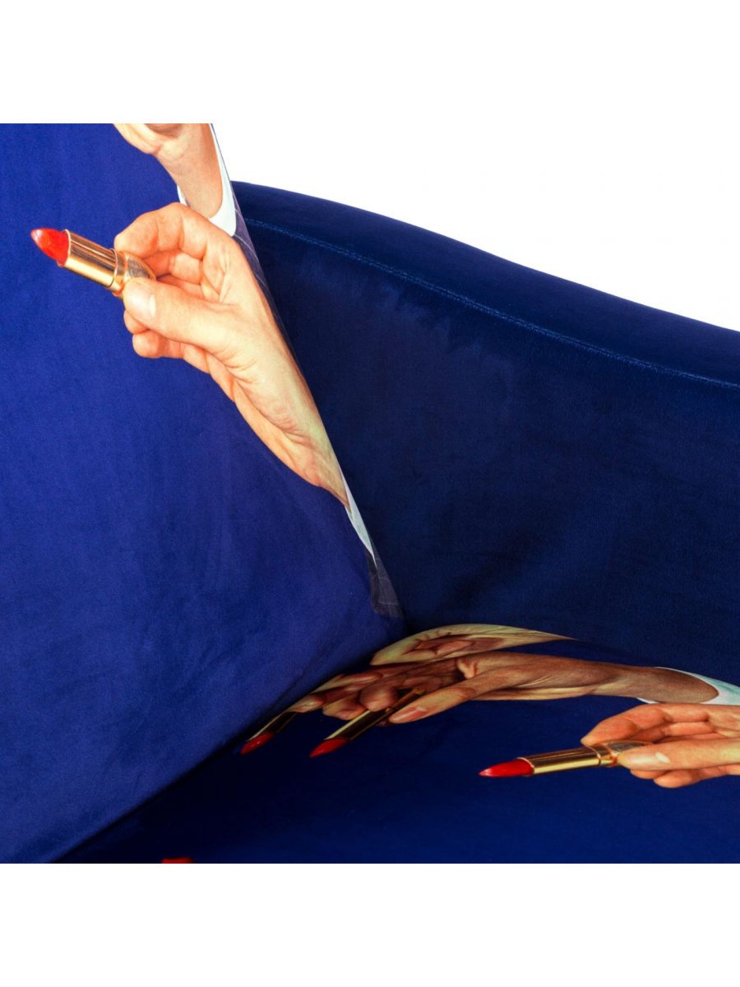 Toiletpaper armchair Lipsticks Seletti