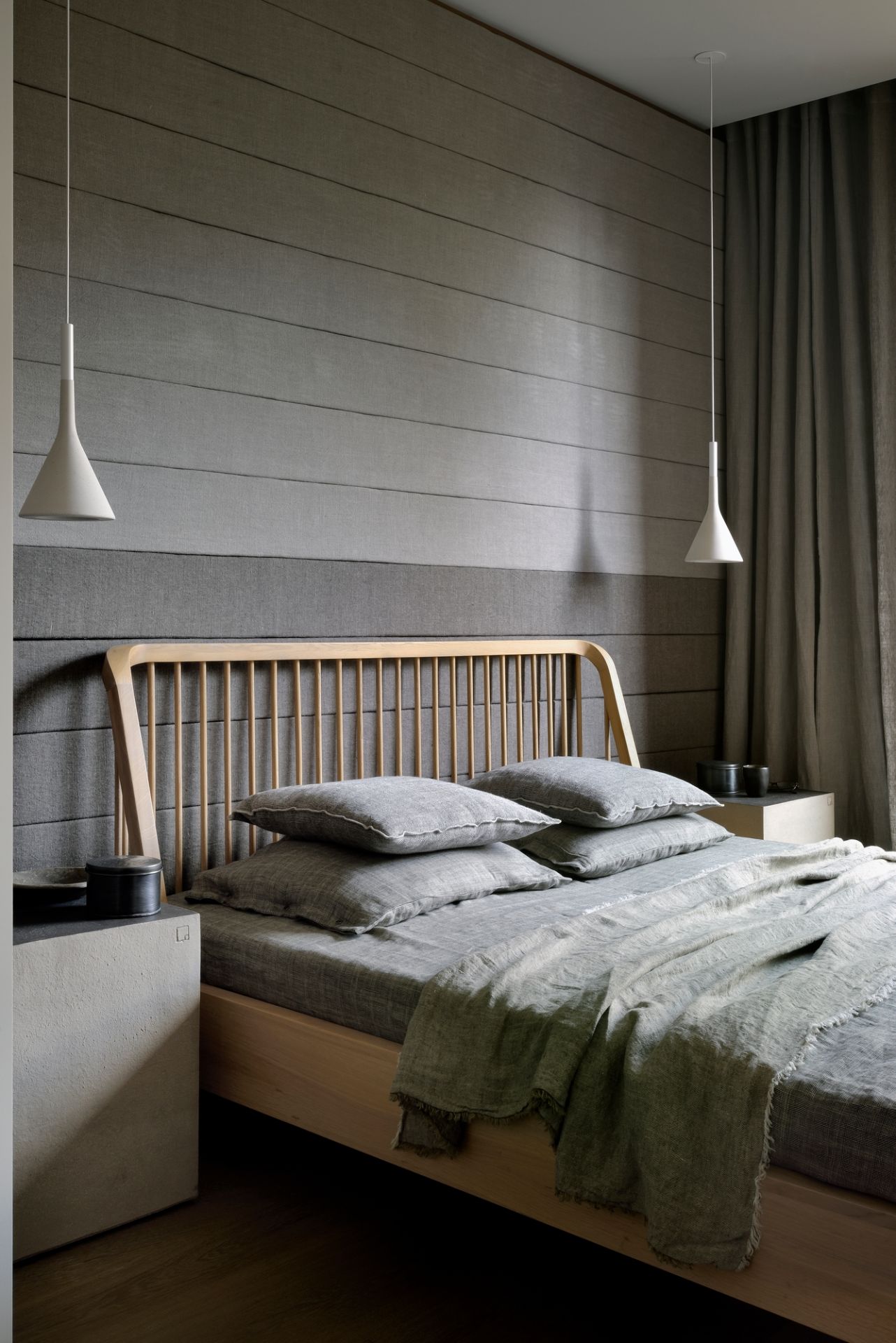 Spindle bed oak 160x200 cm Ethnicraft SINGLE PIECES