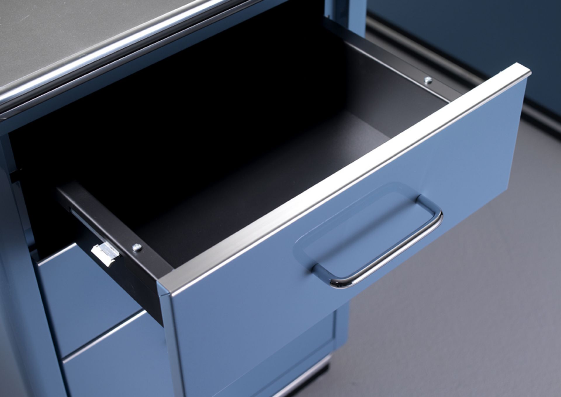 TB 225 Classic Line Desk Müller Möbelfabrikation