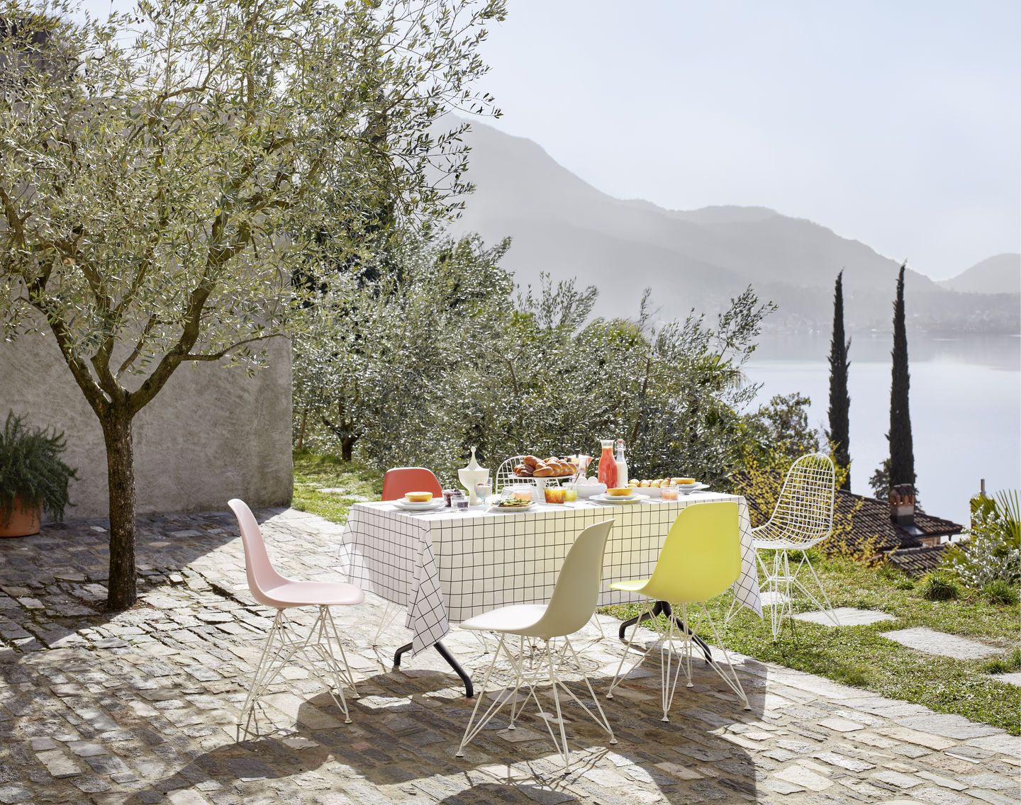 Eames Fibreglass Chair DSR Chair Vitra