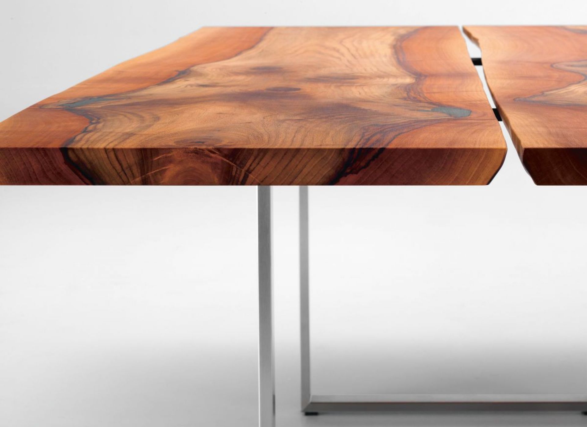 Authentic Classic Table Girsberger
