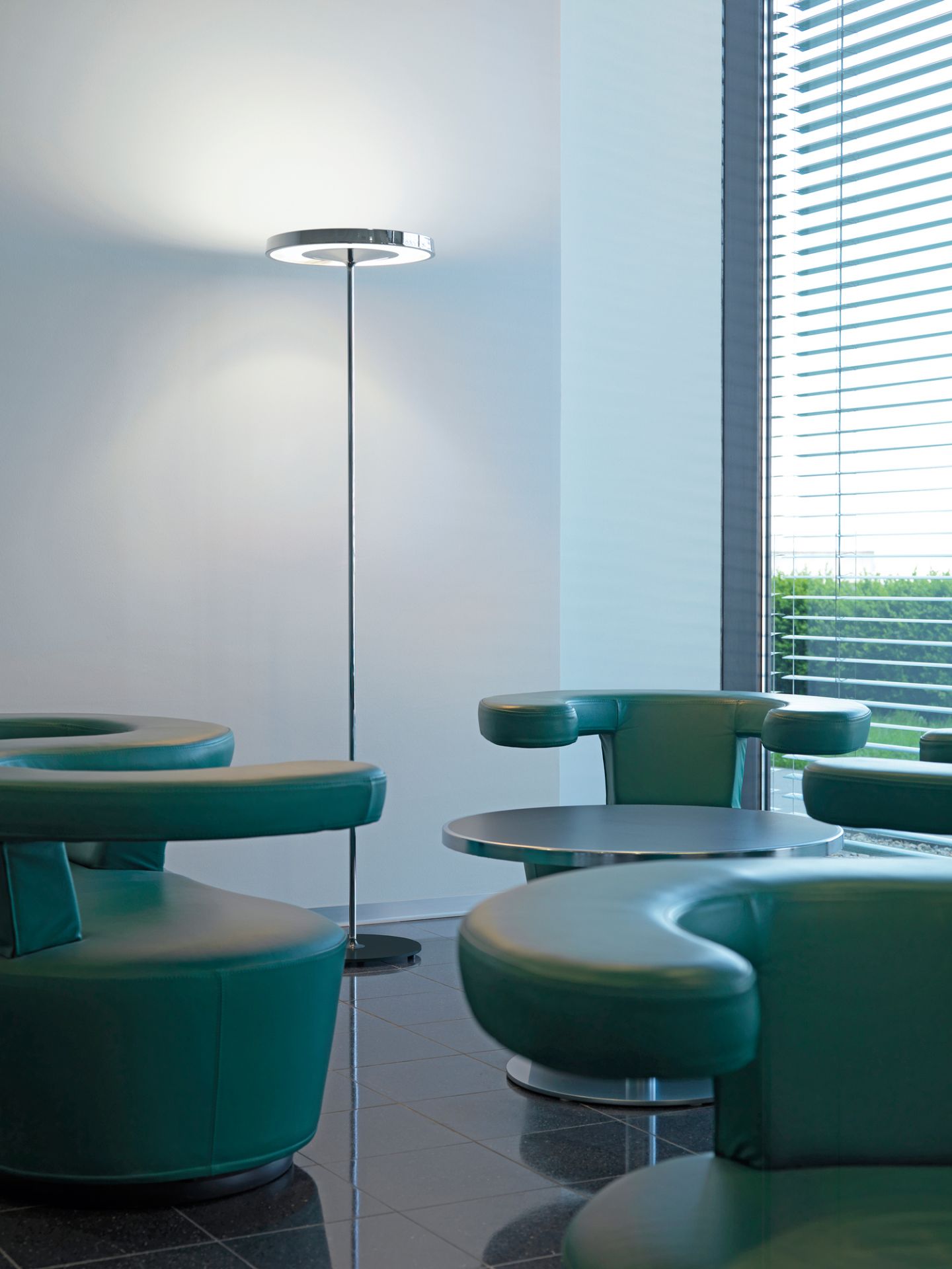 Disk Floor lamp 4000K white Belux