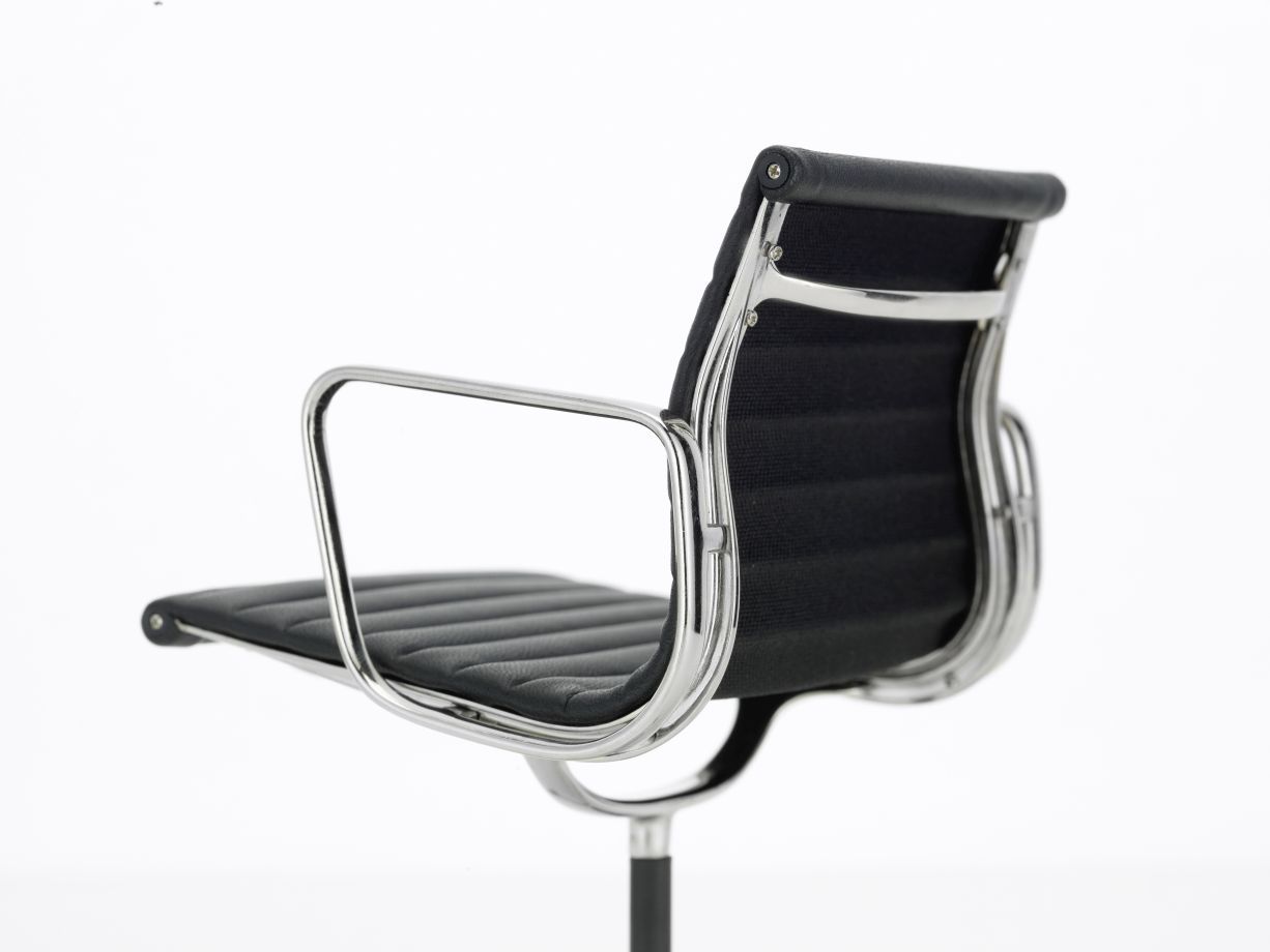 Aluminium Chair Leather [1958] Miniatur Vitra